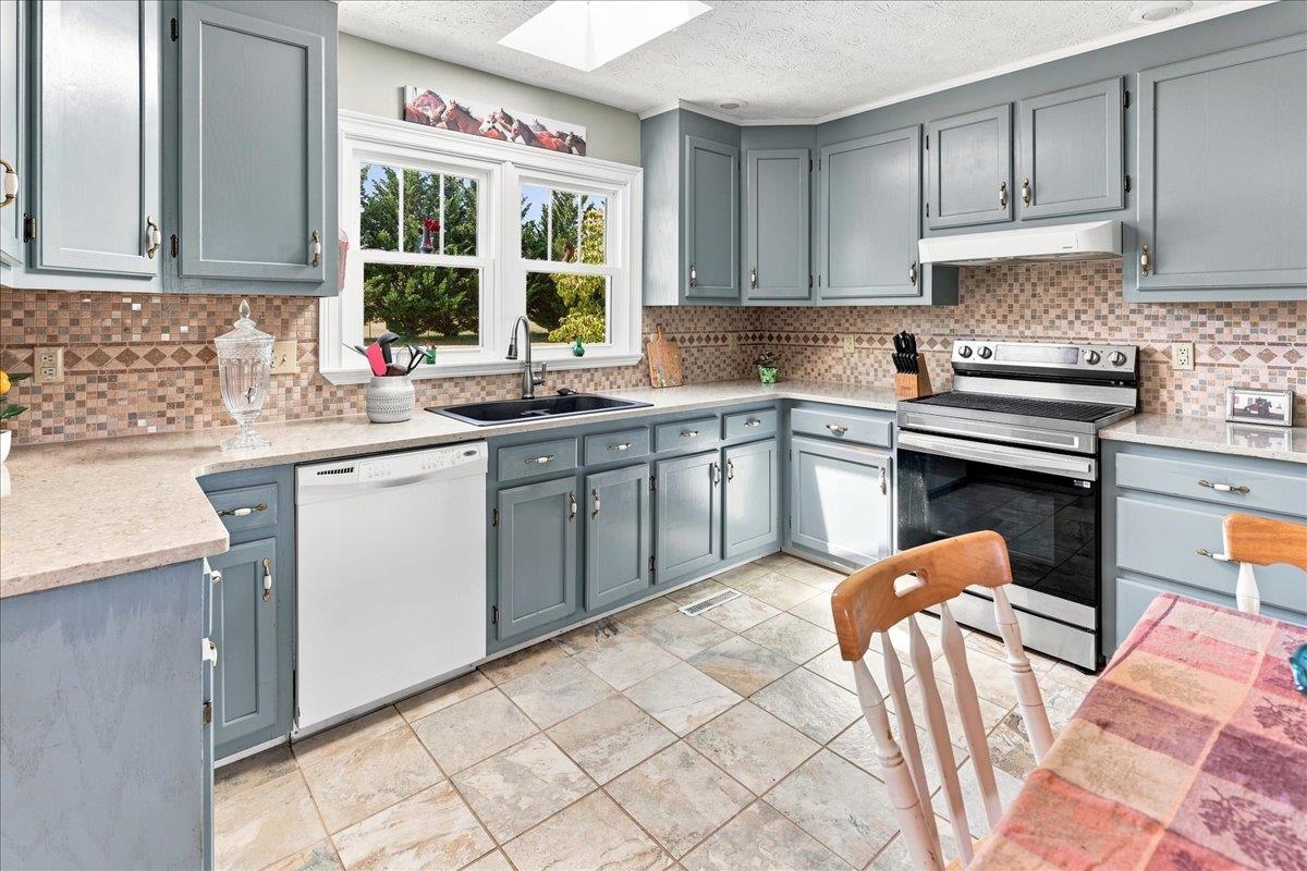 1821 WHITE HILL RD, STUARTS DRAFT, Virginia 24477, 3 Bedrooms Bedrooms, ,2 BathroomsBathrooms,Residential,1821 WHITE HILL RD,681618 MLS # 681618 1821 WHITE HILL RD, STUARTS DRAFT, Virginia 24477, 3 Bedrooms Bedrooms, ,2 BathroomsBathrooms,Residential,1821 WHITE HILL RD,681618 MLS # 681618