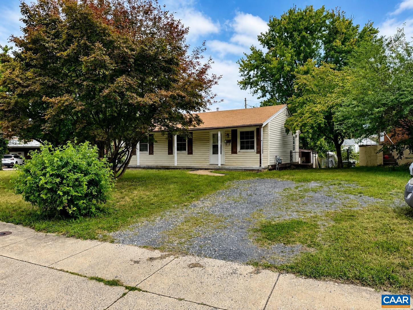 627 ARCH AVE, WAYNESBORO, Virginia 22980, 3 Bedrooms Bedrooms, ,1 BathroomBathrooms,Residential,627 ARCH AVE,681317 MLS # 681317