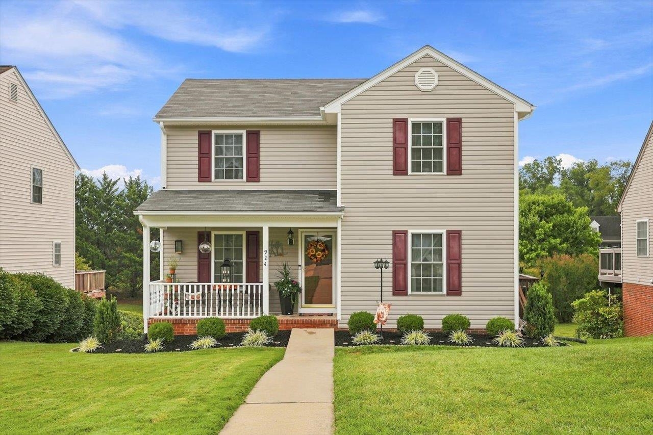 924 SHERWOOD AVE, WAYNESBORO, Virginia 22980, 3 Bedrooms Bedrooms, ,2 BathroomsBathrooms,Residential,924 SHERWOOD AVE,681633 MLS # 681633