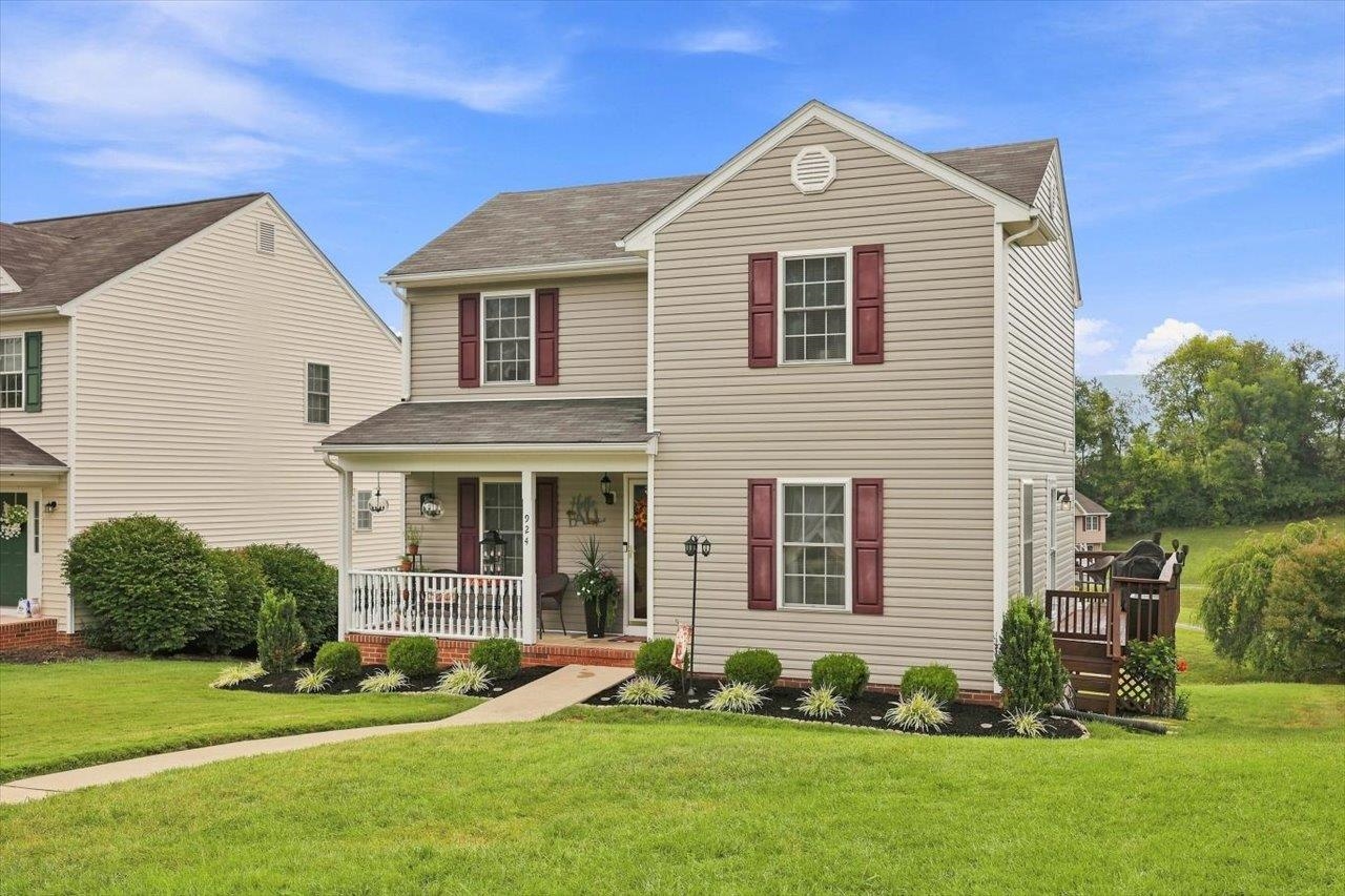 924 SHERWOOD AVE, WAYNESBORO, Virginia 22980, 3 Bedrooms Bedrooms, ,2 BathroomsBathrooms,Residential,924 SHERWOOD AVE,681633 MLS # 681633