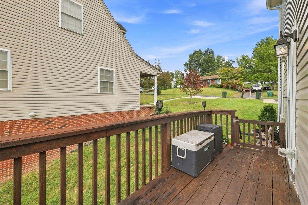 924 SHERWOOD AVE, WAYNESBORO, Virginia 22980, 3 Bedrooms Bedrooms, ,2 BathroomsBathrooms,Residential,924 SHERWOOD AVE,681633 MLS # 681633