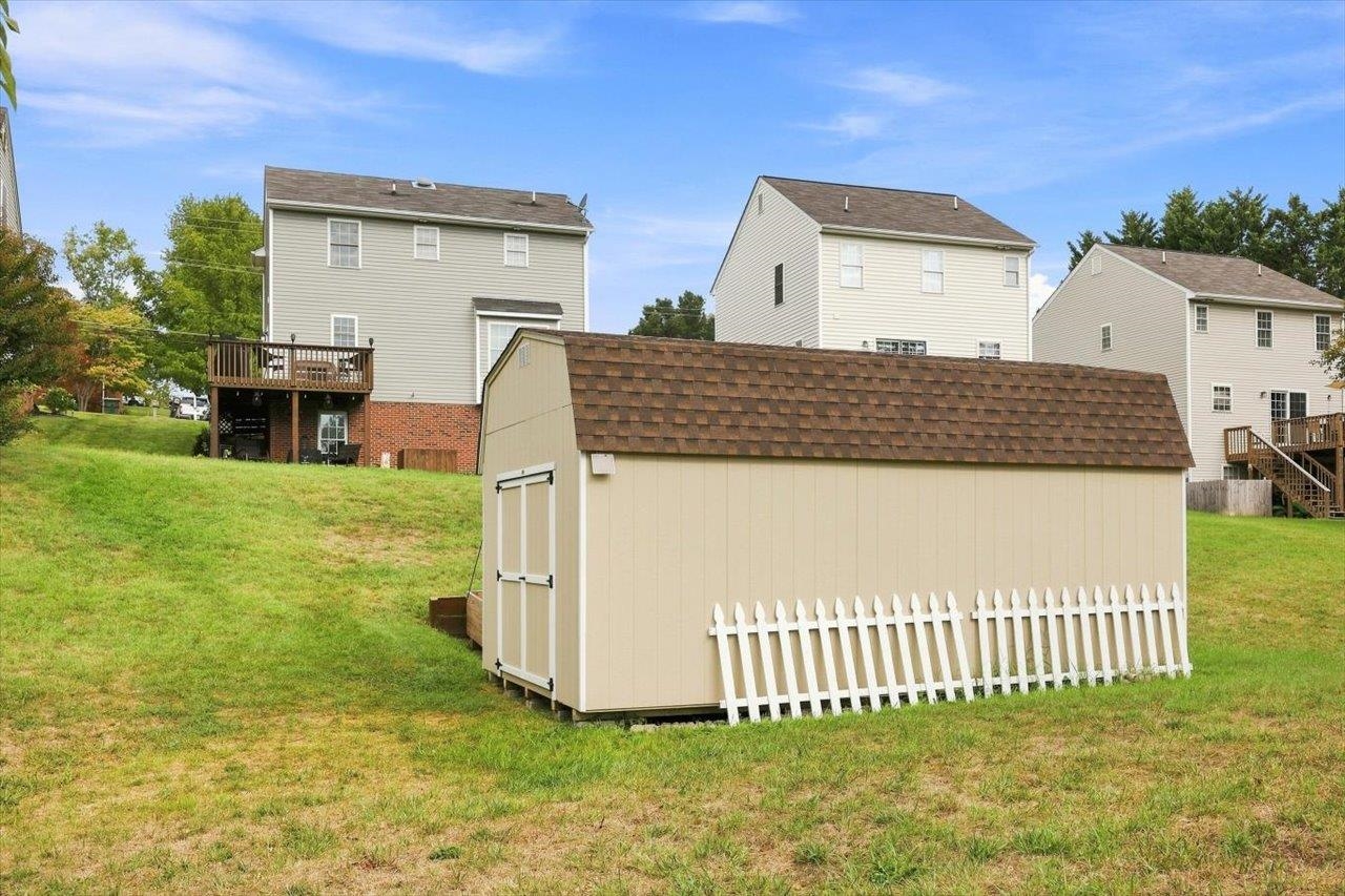 924 SHERWOOD AVE, WAYNESBORO, Virginia 22980, 3 Bedrooms Bedrooms, ,2 BathroomsBathrooms,Residential,924 SHERWOOD AVE,681633 MLS # 681633