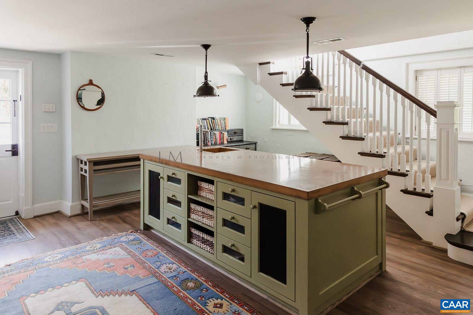 109 E EAST JEFFERSON ST, CHARLOTTESVILLE, Virginia 22902, 6 Bedrooms Bedrooms, ,5 BathroomsBathrooms,Residential,Social Hall,109 E EAST JEFFERSON ST,681564 MLS # 681564