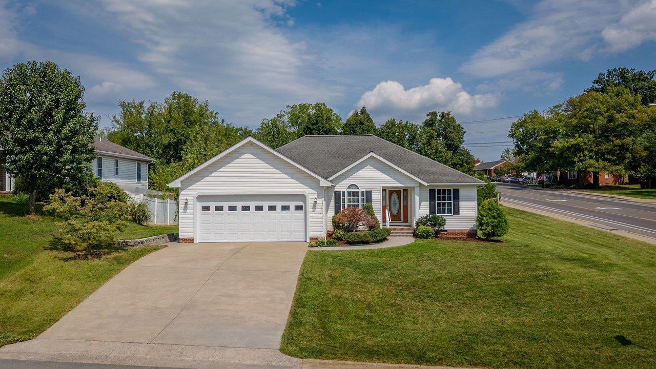 1800 RHIANON LN, HARRISONBURG, Virginia 22801, 3 Bedrooms Bedrooms, ,2 BathroomsBathrooms,Residential,1800 RHIANON LN,681575 MLS # 681575