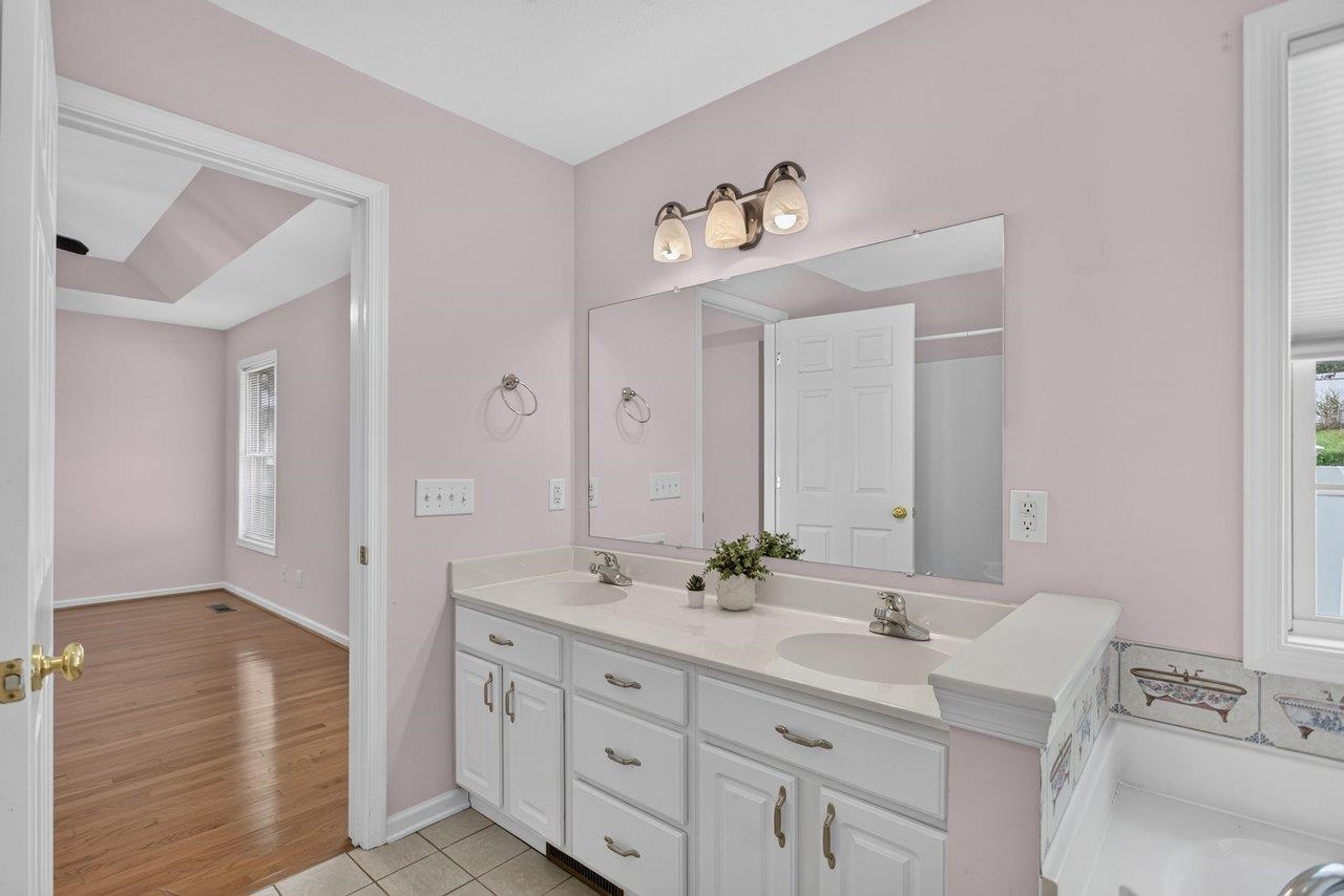 1800 RHIANON LN, HARRISONBURG, Virginia 22801, 3 Bedrooms Bedrooms, ,2 BathroomsBathrooms,Residential,1800 RHIANON LN,681575 MLS # 681575 1800 RHIANON LN, HARRISONBURG, Virginia 22801, 3 Bedrooms Bedrooms, ,2 BathroomsBathrooms,Residential,1800 RHIANON LN,681575 MLS # 681575