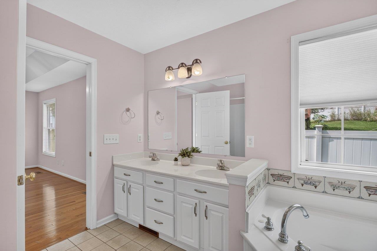 1800 RHIANON LN, HARRISONBURG, Virginia 22801, 3 Bedrooms Bedrooms, ,2 BathroomsBathrooms,Residential,1800 RHIANON LN,681575 MLS # 681575 1800 RHIANON LN, HARRISONBURG, Virginia 22801, 3 Bedrooms Bedrooms, ,2 BathroomsBathrooms,Residential,1800 RHIANON LN,681575 MLS # 681575