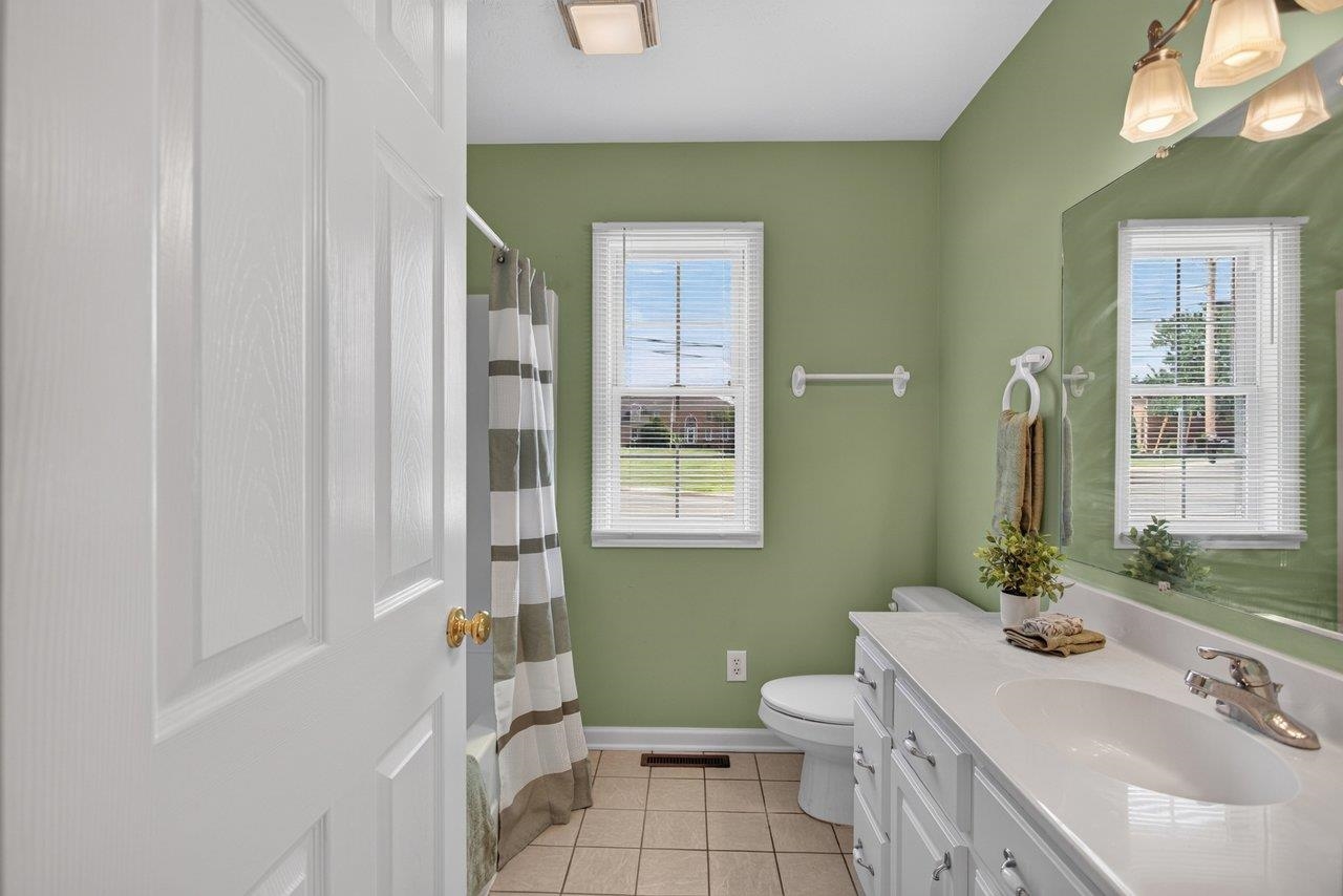 1800 RHIANON LN, HARRISONBURG, Virginia 22801, 3 Bedrooms Bedrooms, ,2 BathroomsBathrooms,Residential,1800 RHIANON LN,681575 MLS # 681575 1800 RHIANON LN, HARRISONBURG, Virginia 22801, 3 Bedrooms Bedrooms, ,2 BathroomsBathrooms,Residential,1800 RHIANON LN,681575 MLS # 681575
