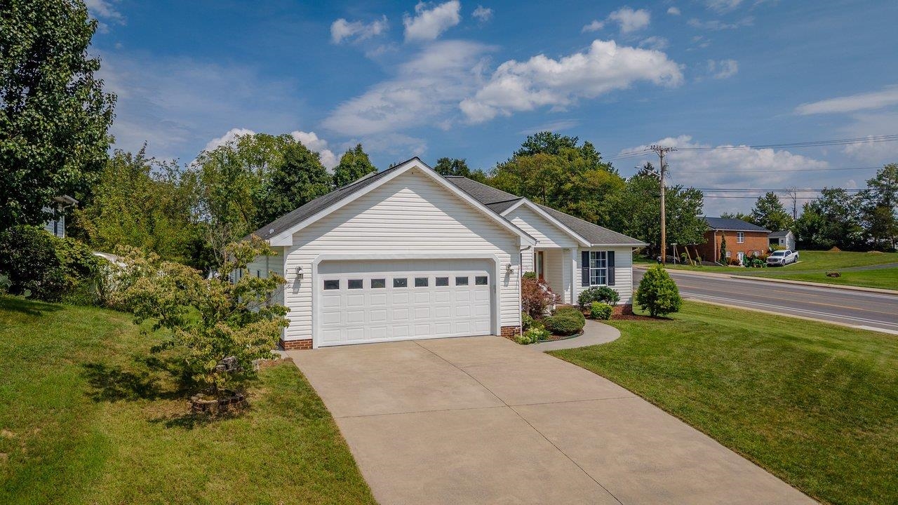 1800 RHIANON LN, HARRISONBURG, Virginia 22801, 3 Bedrooms Bedrooms, ,2 BathroomsBathrooms,Residential,1800 RHIANON LN,681575 MLS # 681575 1800 RHIANON LN, HARRISONBURG, Virginia 22801, 3 Bedrooms Bedrooms, ,2 BathroomsBathrooms,Residential,1800 RHIANON LN,681575 MLS # 681575
