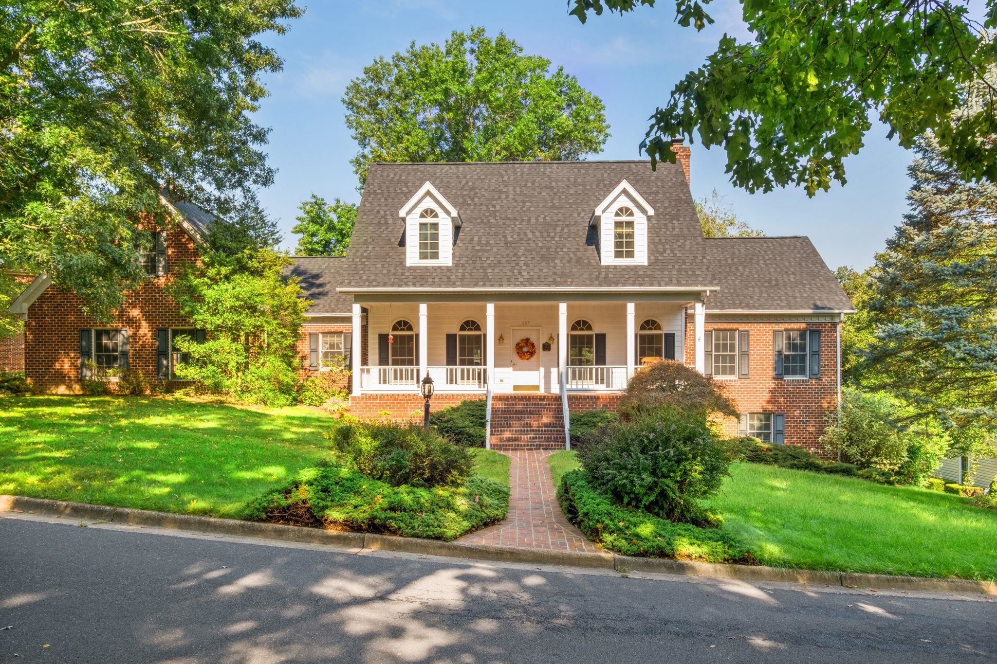 257 DIVOT DR, HARRISONBURG, Virginia 22802, 4 Bedrooms Bedrooms, ,4 BathroomsBathrooms,Residential,257 DIVOT DR,681641 MLS # 681641