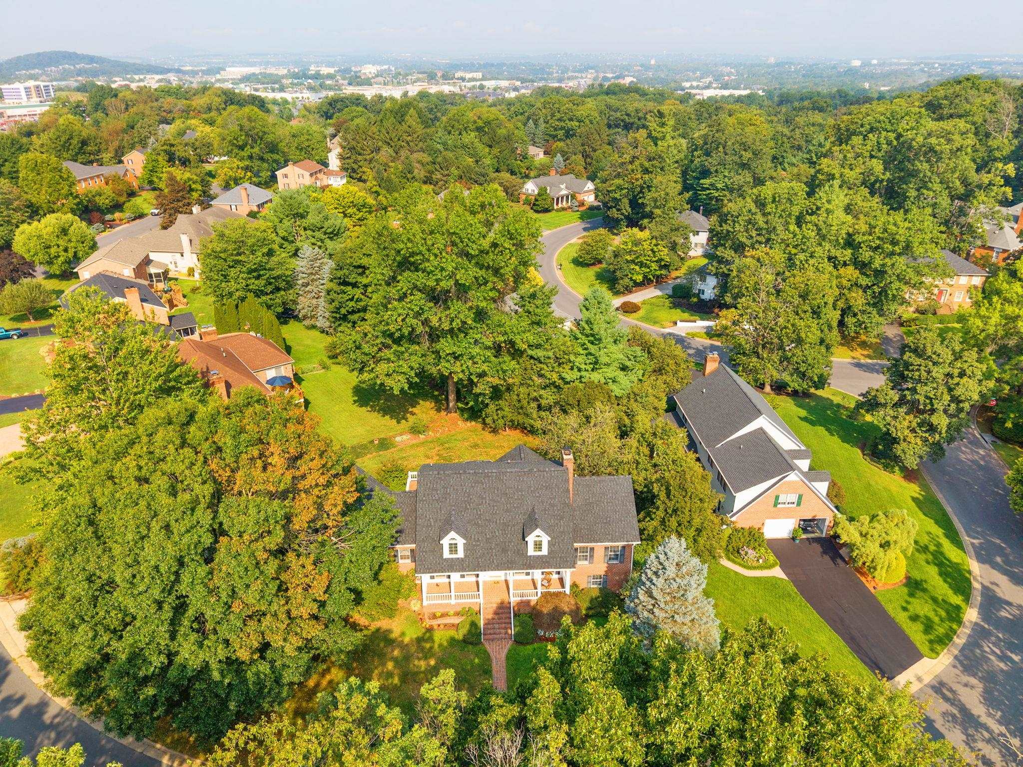 257 DIVOT DR, HARRISONBURG, Virginia 22802, 4 Bedrooms Bedrooms, ,4 BathroomsBathrooms,Residential,257 DIVOT DR,681641 MLS # 681641