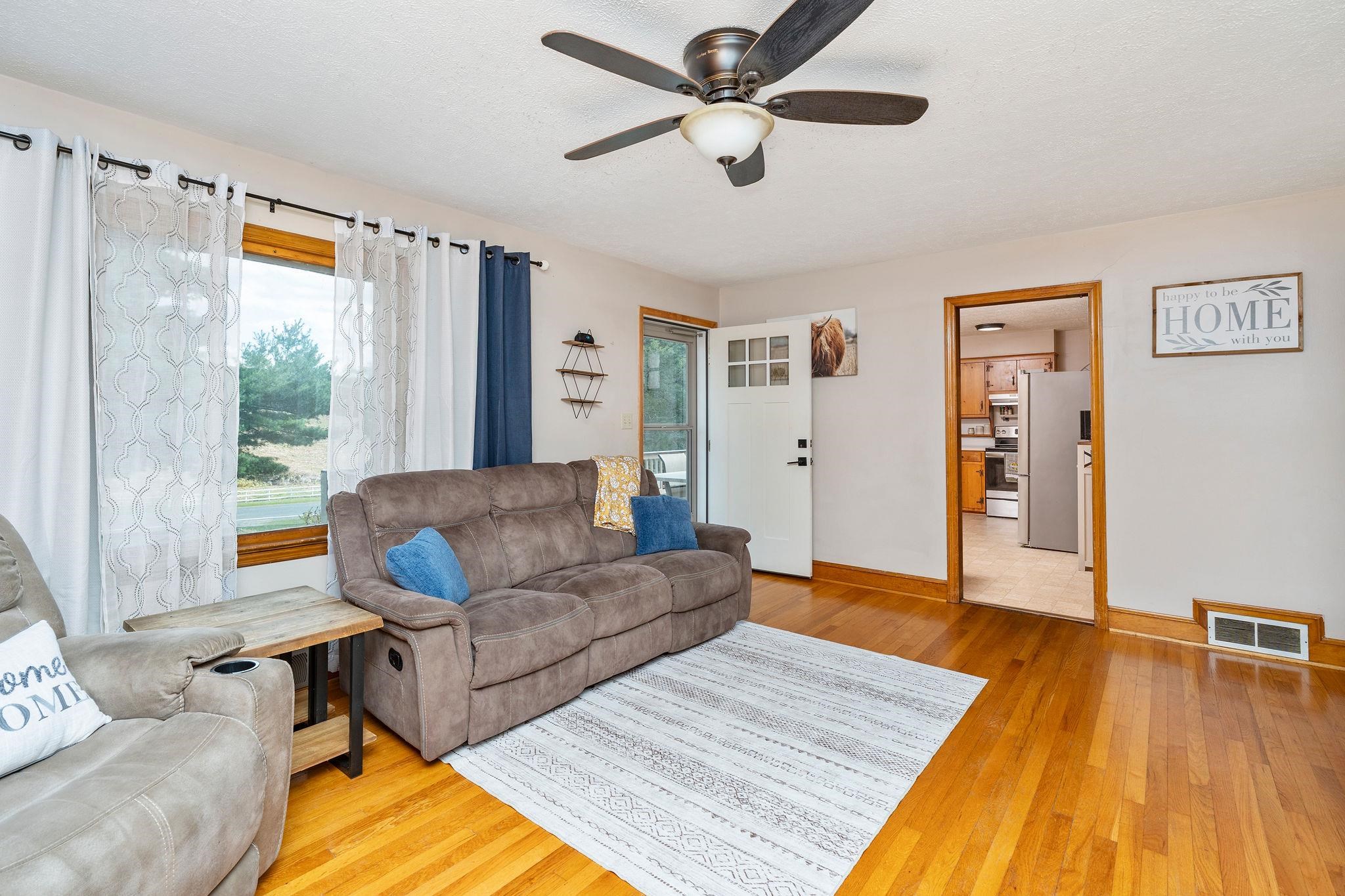 7827 N LEE HWY, RAPHINE, Virginia 24472, 2 Bedrooms Bedrooms, ,1 BathroomBathrooms,Residential,7827 N LEE HWY,681649 MLS # 681649 7827 N LEE HWY, RAPHINE, Virginia 24472, 2 Bedrooms Bedrooms, ,1 BathroomBathrooms,Residential,7827 N LEE HWY,681649 MLS # 681649
