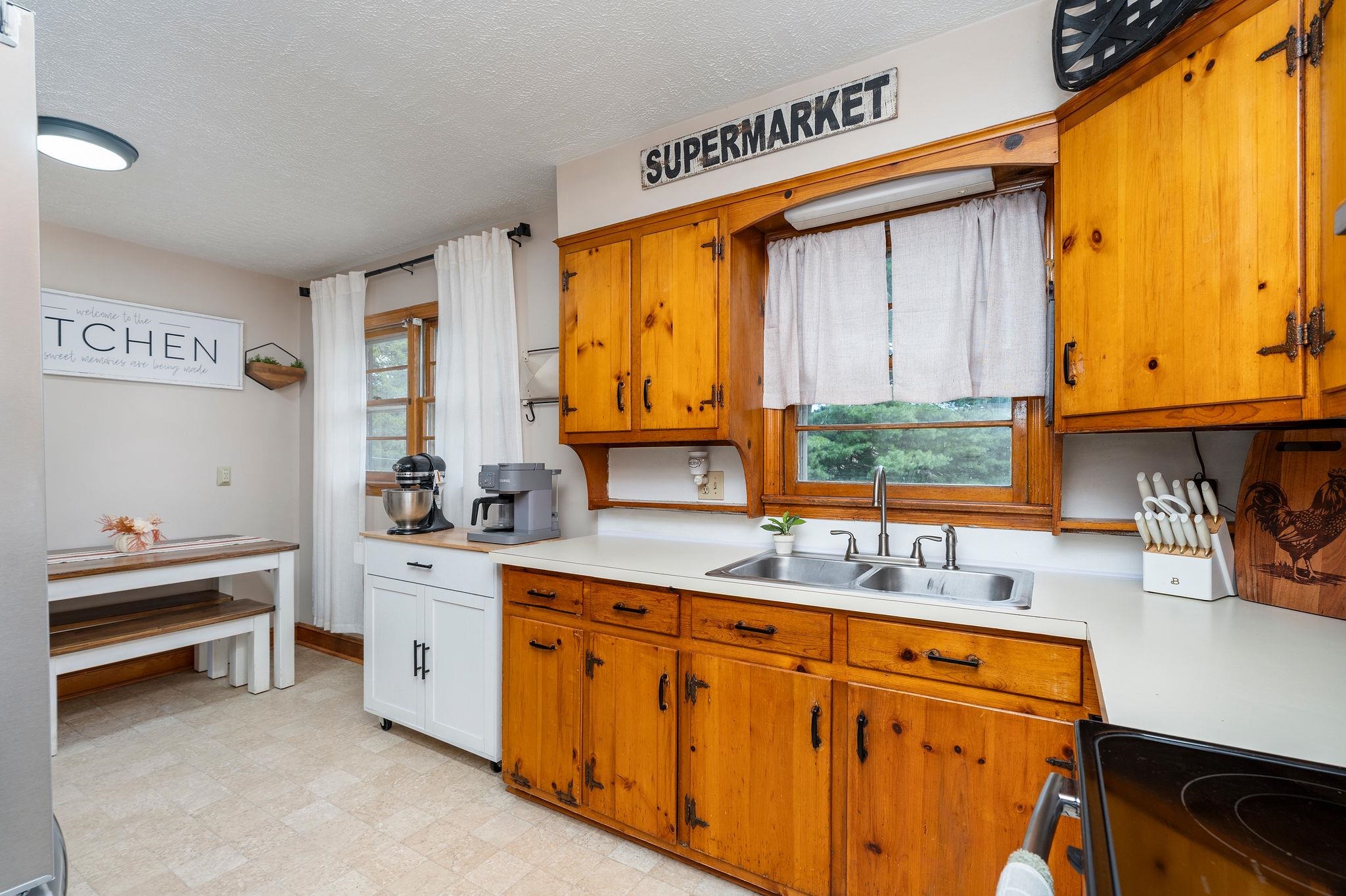 7827 N LEE HWY, RAPHINE, Virginia 24472, 2 Bedrooms Bedrooms, ,1 BathroomBathrooms,Residential,7827 N LEE HWY,681649 MLS # 681649 7827 N LEE HWY, RAPHINE, Virginia 24472, 2 Bedrooms Bedrooms, ,1 BathroomBathrooms,Residential,7827 N LEE HWY,681649 MLS # 681649