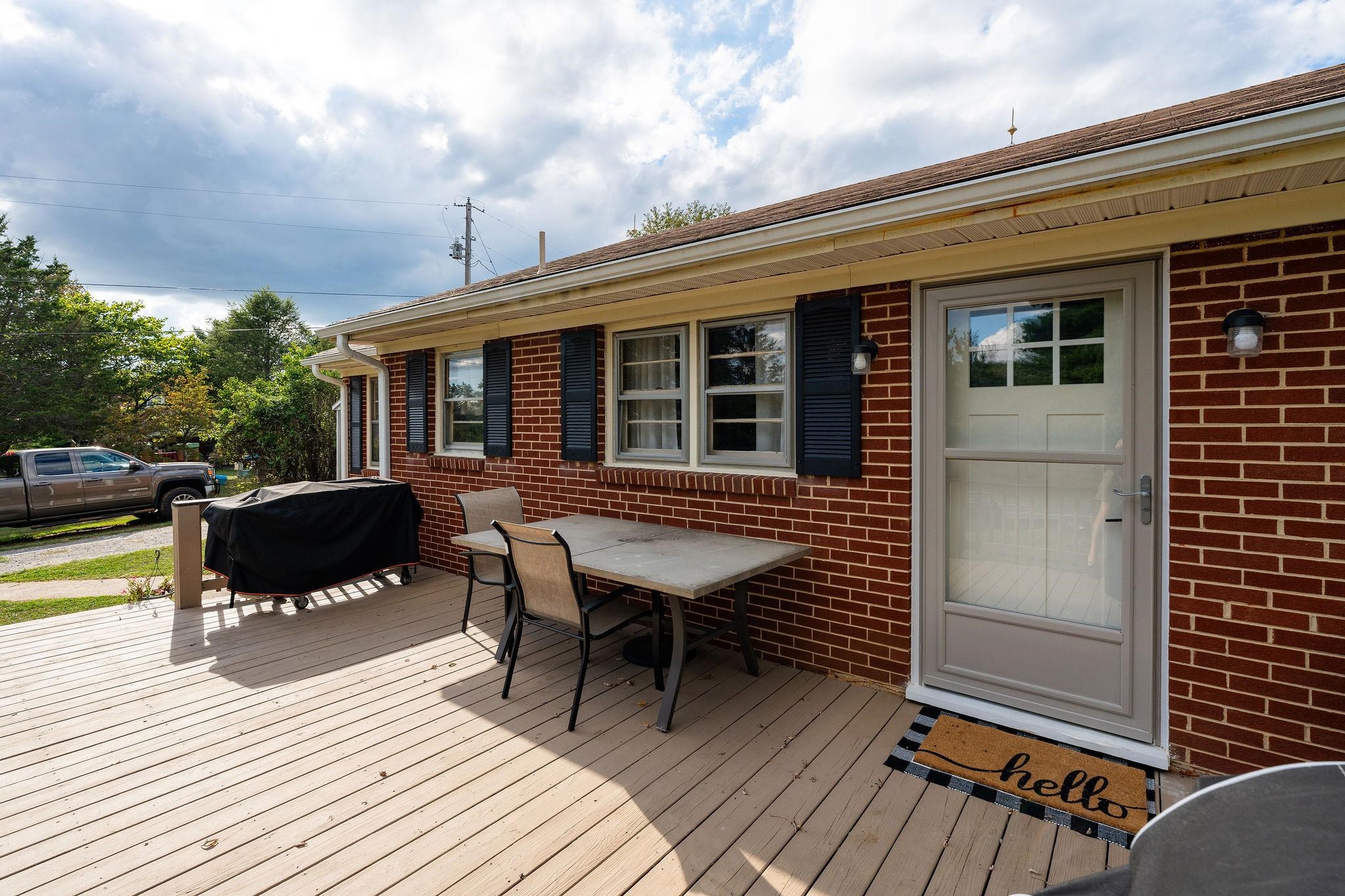 7827 N LEE HWY, RAPHINE, Virginia 24472, 2 Bedrooms Bedrooms, ,1 BathroomBathrooms,Residential,7827 N LEE HWY,681649 MLS # 681649 7827 N LEE HWY, RAPHINE, Virginia 24472, 2 Bedrooms Bedrooms, ,1 BathroomBathrooms,Residential,7827 N LEE HWY,681649 MLS # 681649