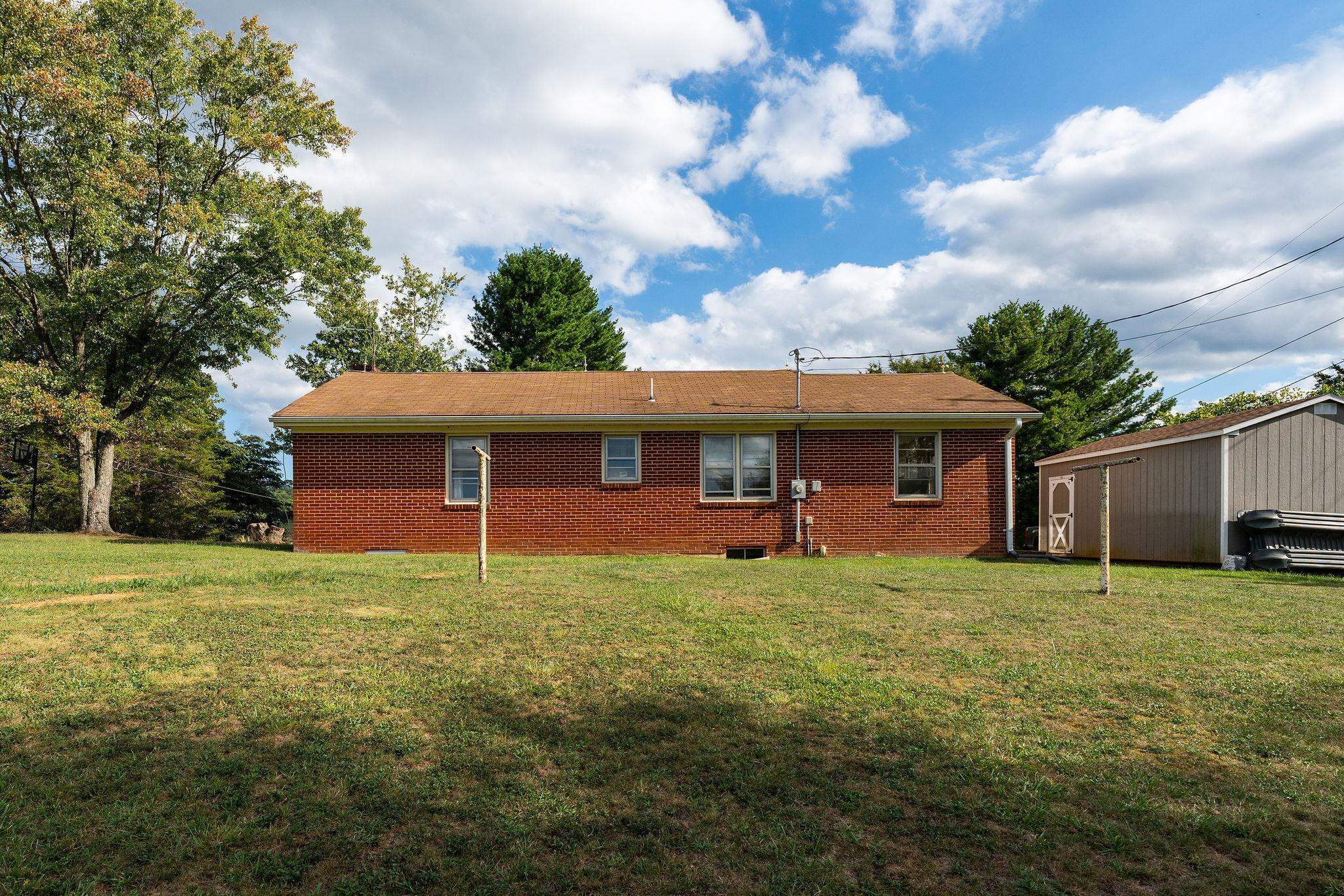 7827 N LEE HWY, RAPHINE, Virginia 24472, 2 Bedrooms Bedrooms, ,1 BathroomBathrooms,Residential,7827 N LEE HWY,681649 MLS # 681649 7827 N LEE HWY, RAPHINE, Virginia 24472, 2 Bedrooms Bedrooms, ,1 BathroomBathrooms,Residential,7827 N LEE HWY,681649 MLS # 681649