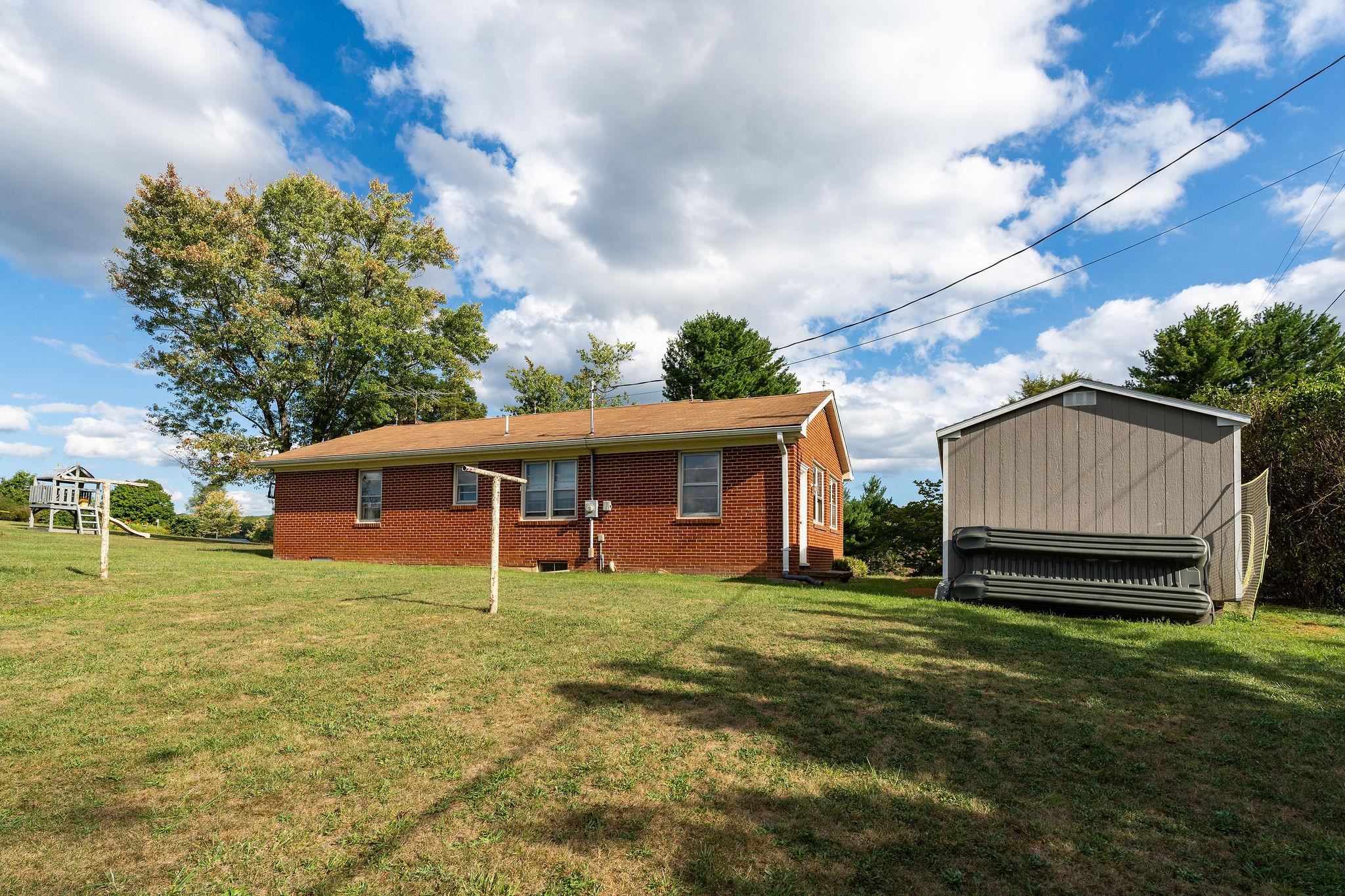 7827 N LEE HWY, RAPHINE, Virginia 24472, 2 Bedrooms Bedrooms, ,1 BathroomBathrooms,Residential,7827 N LEE HWY,681649 MLS # 681649 7827 N LEE HWY, RAPHINE, Virginia 24472, 2 Bedrooms Bedrooms, ,1 BathroomBathrooms,Residential,7827 N LEE HWY,681649 MLS # 681649