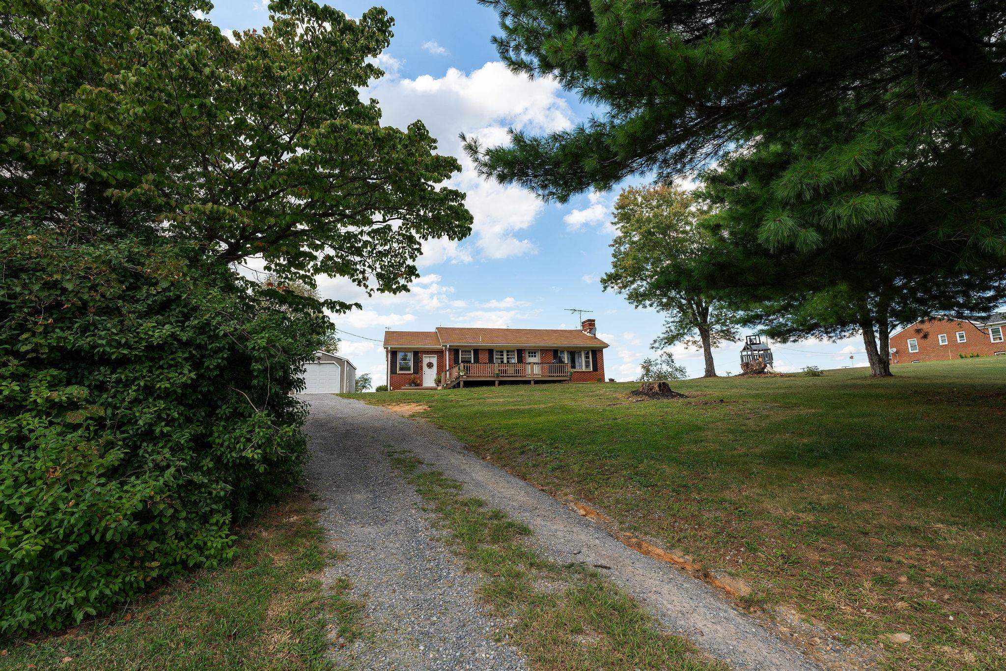 7827 N LEE HWY, RAPHINE, Virginia 24472, 2 Bedrooms Bedrooms, ,1 BathroomBathrooms,Residential,7827 N LEE HWY,681649 MLS # 681649 7827 N LEE HWY, RAPHINE, Virginia 24472, 2 Bedrooms Bedrooms, ,1 BathroomBathrooms,Residential,7827 N LEE HWY,681649 MLS # 681649