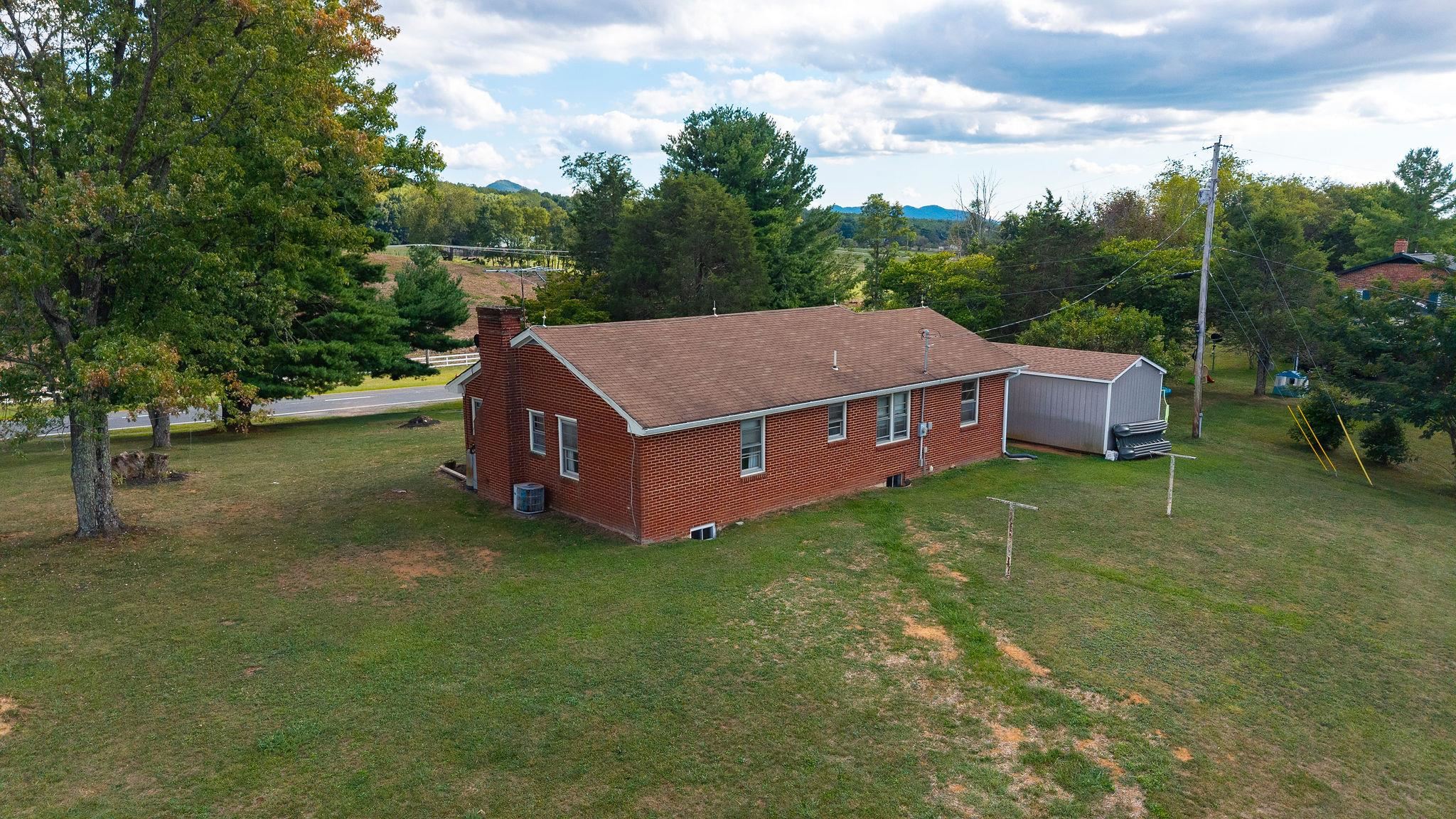 7827 N LEE HWY, RAPHINE, Virginia 24472, 2 Bedrooms Bedrooms, ,1 BathroomBathrooms,Residential,7827 N LEE HWY,681649 MLS # 681649 7827 N LEE HWY, RAPHINE, Virginia 24472, 2 Bedrooms Bedrooms, ,1 BathroomBathrooms,Residential,7827 N LEE HWY,681649 MLS # 681649