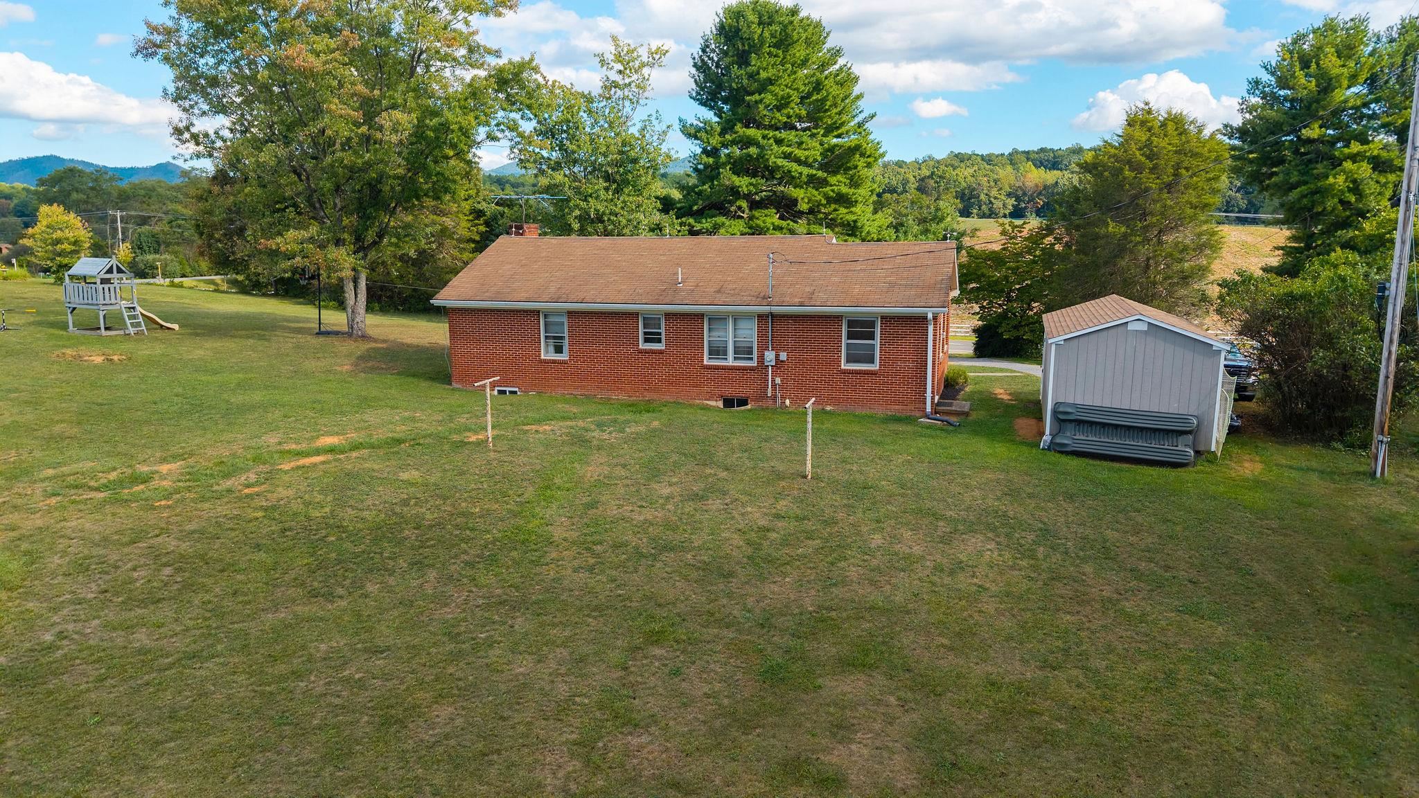 7827 N LEE HWY, RAPHINE, Virginia 24472, 2 Bedrooms Bedrooms, ,1 BathroomBathrooms,Residential,7827 N LEE HWY,681649 MLS # 681649 7827 N LEE HWY, RAPHINE, Virginia 24472, 2 Bedrooms Bedrooms, ,1 BathroomBathrooms,Residential,7827 N LEE HWY,681649 MLS # 681649
