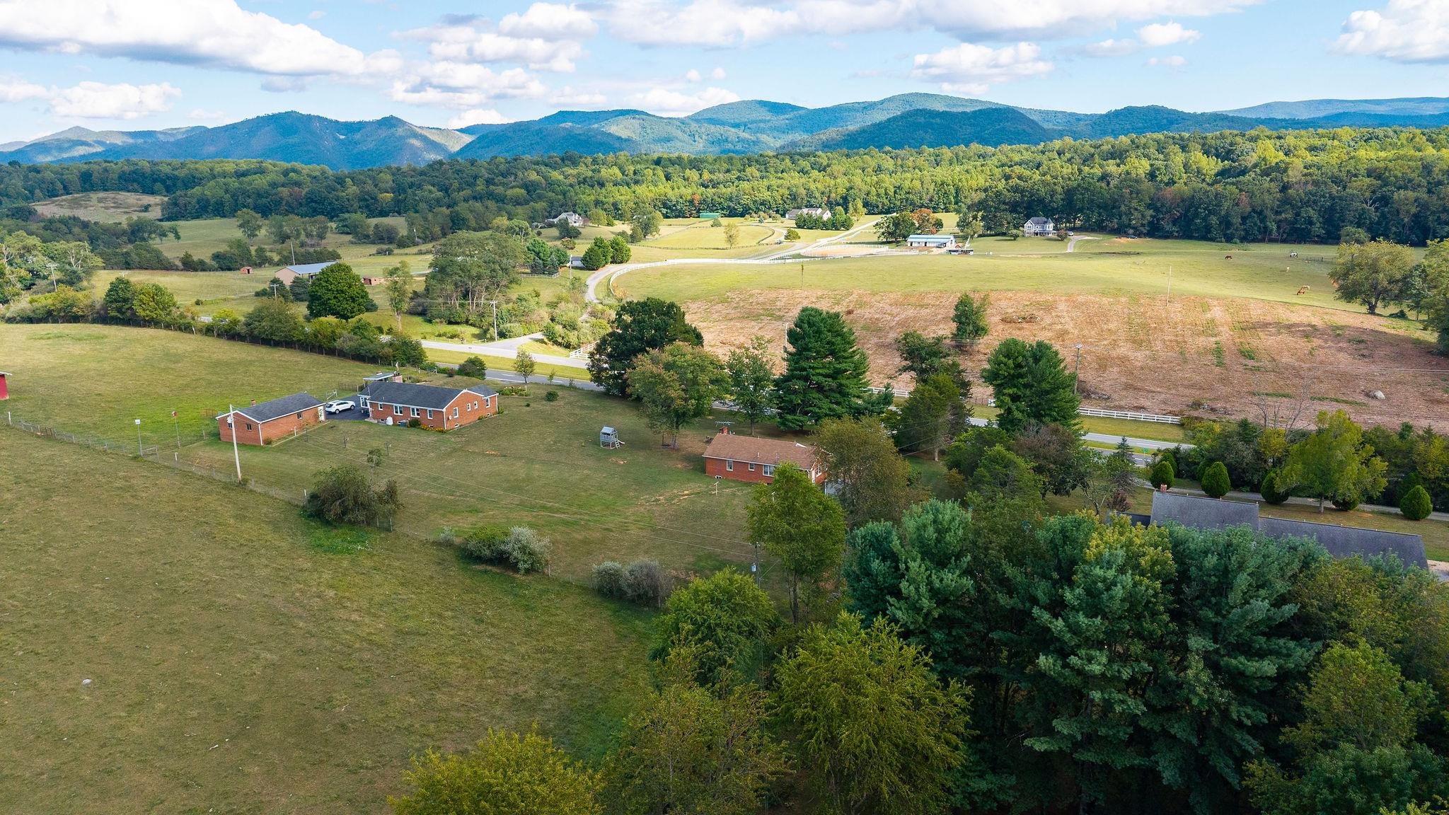 7827 N LEE HWY, RAPHINE, Virginia 24472, 2 Bedrooms Bedrooms, ,1 BathroomBathrooms,Residential,7827 N LEE HWY,681649 MLS # 681649 7827 N LEE HWY, RAPHINE, Virginia 24472, 2 Bedrooms Bedrooms, ,1 BathroomBathrooms,Residential,7827 N LEE HWY,681649 MLS # 681649