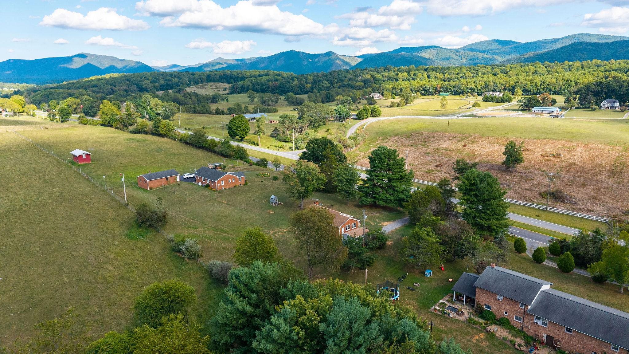 7827 N LEE HWY, RAPHINE, Virginia 24472, 2 Bedrooms Bedrooms, ,1 BathroomBathrooms,Residential,7827 N LEE HWY,681649 MLS # 681649 7827 N LEE HWY, RAPHINE, Virginia 24472, 2 Bedrooms Bedrooms, ,1 BathroomBathrooms,Residential,7827 N LEE HWY,681649 MLS # 681649