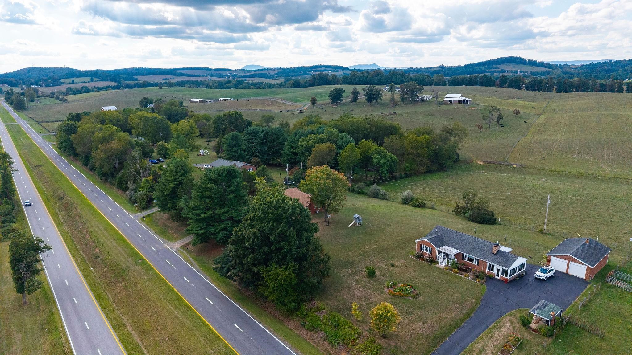 7827 N LEE HWY, RAPHINE, Virginia 24472, 2 Bedrooms Bedrooms, ,1 BathroomBathrooms,Residential,7827 N LEE HWY,681649 MLS # 681649 7827 N LEE HWY, RAPHINE, Virginia 24472, 2 Bedrooms Bedrooms, ,1 BathroomBathrooms,Residential,7827 N LEE HWY,681649 MLS # 681649
