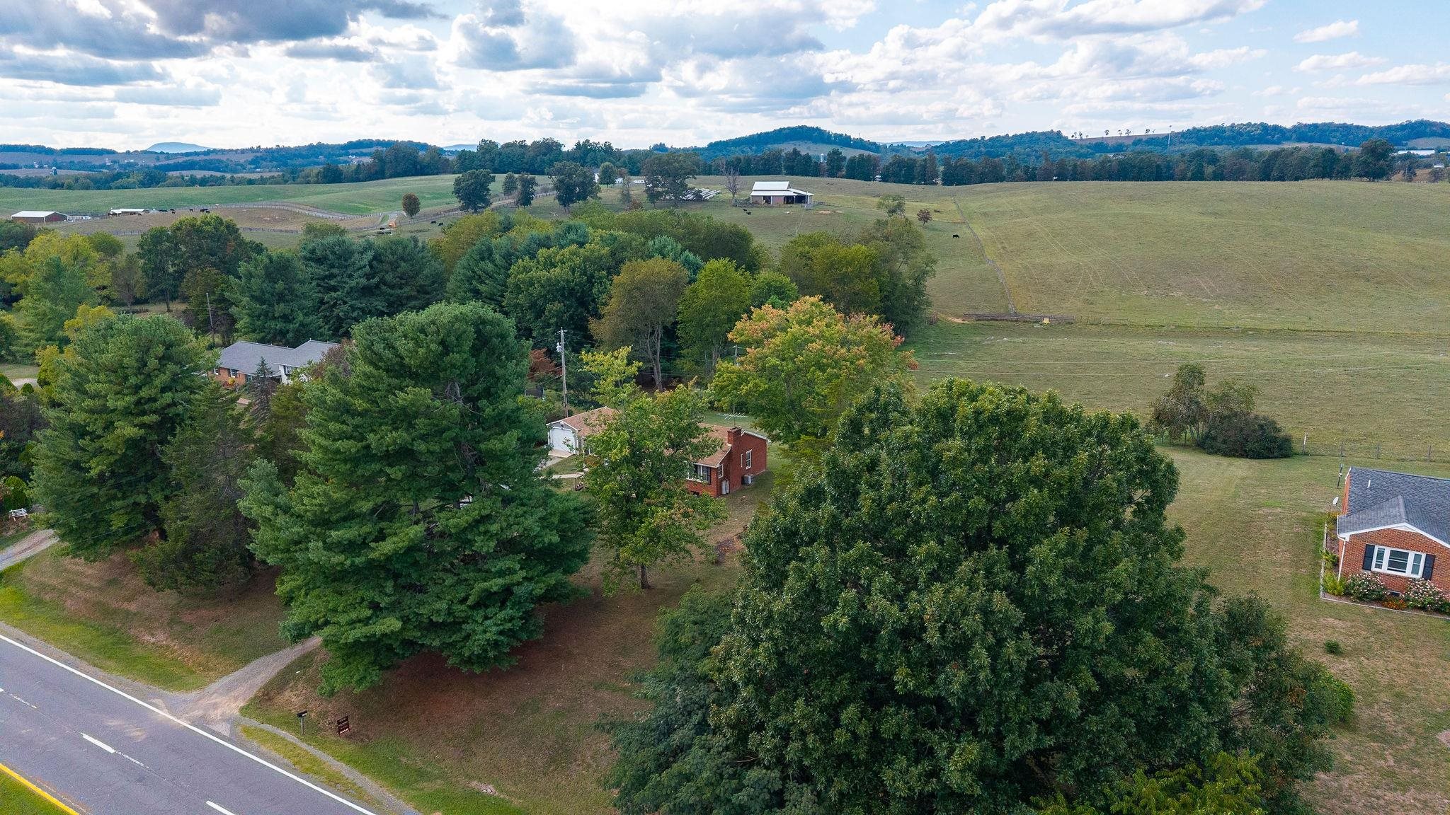 7827 N LEE HWY, RAPHINE, Virginia 24472, 2 Bedrooms Bedrooms, ,1 BathroomBathrooms,Residential,7827 N LEE HWY,681649 MLS # 681649 7827 N LEE HWY, RAPHINE, Virginia 24472, 2 Bedrooms Bedrooms, ,1 BathroomBathrooms,Residential,7827 N LEE HWY,681649 MLS # 681649