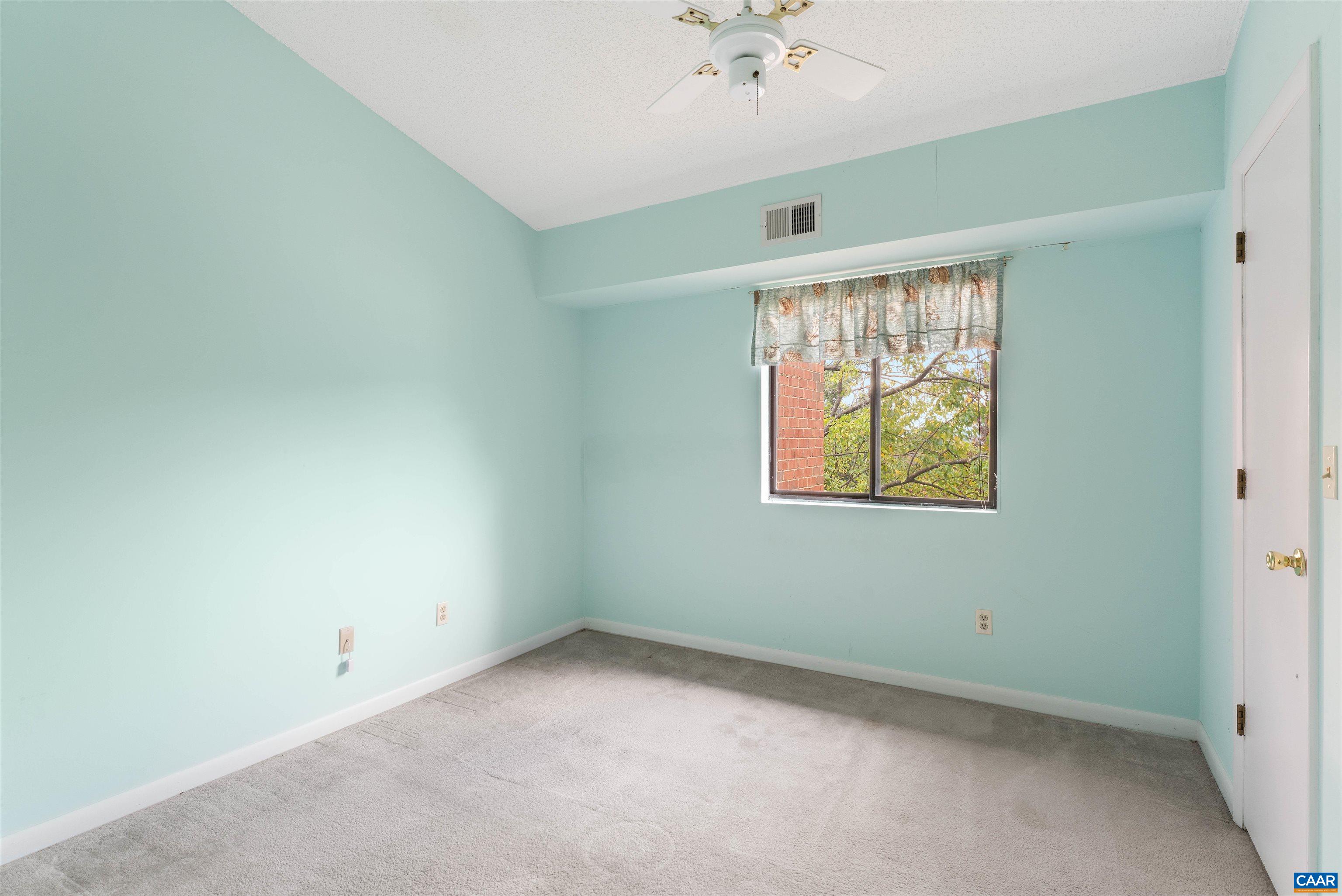101 TURTLE CREEK LN, CHARLOTTESVILLE, Virginia 22901, 2 Bedrooms Bedrooms, ,2 BathroomsBathrooms,Residential,101 TURTLE CREEK LN,681656 MLS # 681656