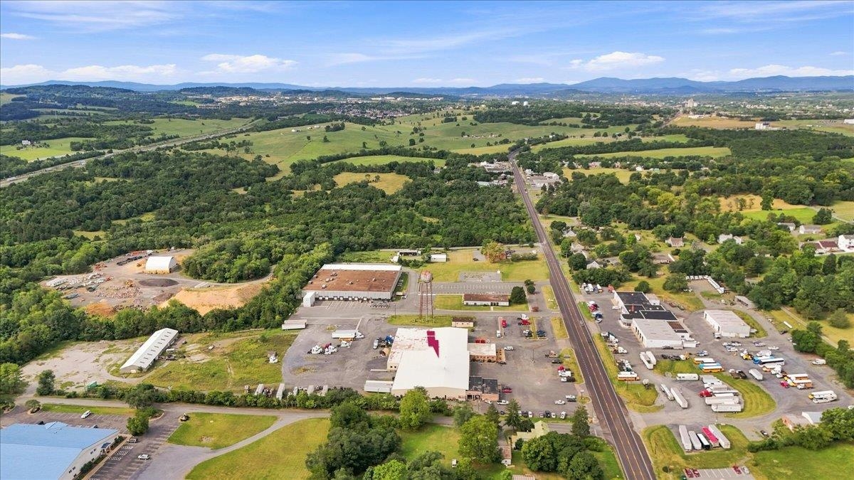 3226 NORTH VALLEY PIKE, HARRISONBURG, Virginia 22801, ,Commercial,3226 NORTH VALLEY PIKE,681660 MLS # 681660 3226 NORTH VALLEY PIKE, HARRISONBURG, Virginia 22801, ,Commercial,3226 NORTH VALLEY PIKE,681660 MLS # 681660