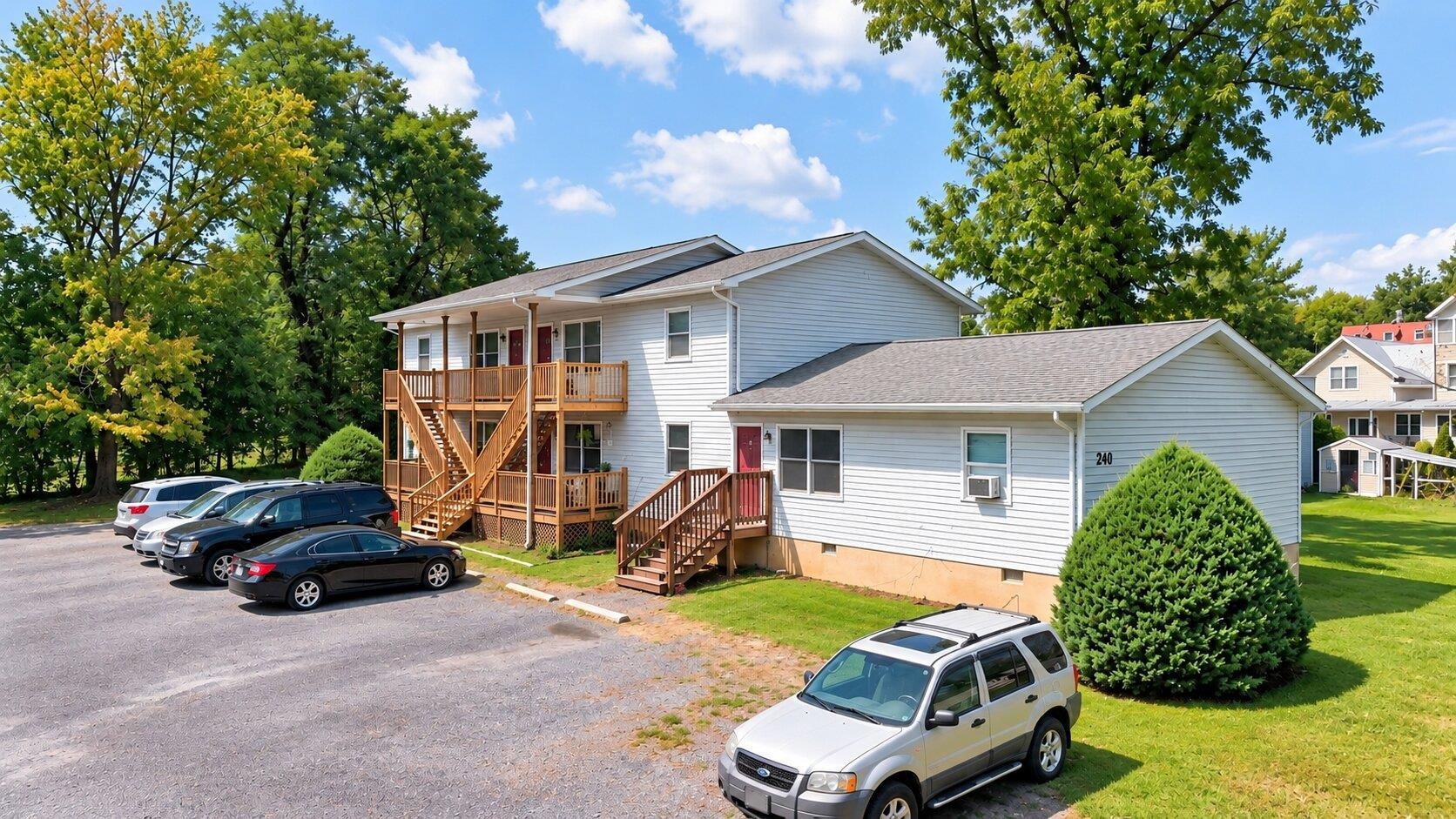 210 E LOCUST ST, WOODSTOCK, Virginia 22664, ,Residential,210 E LOCUST ST,681663 MLS # 681663