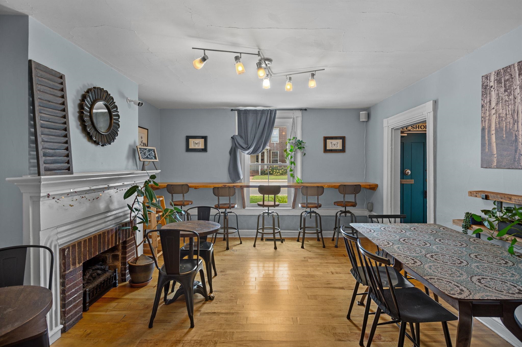 318 N MAIN ST, BRIDGEWATER, Virginia 22812, ,Commercial,318 N MAIN ST,681670 MLS # 681670 318 N MAIN ST, BRIDGEWATER, Virginia 22812, ,Commercial,318 N MAIN ST,681670 MLS # 681670