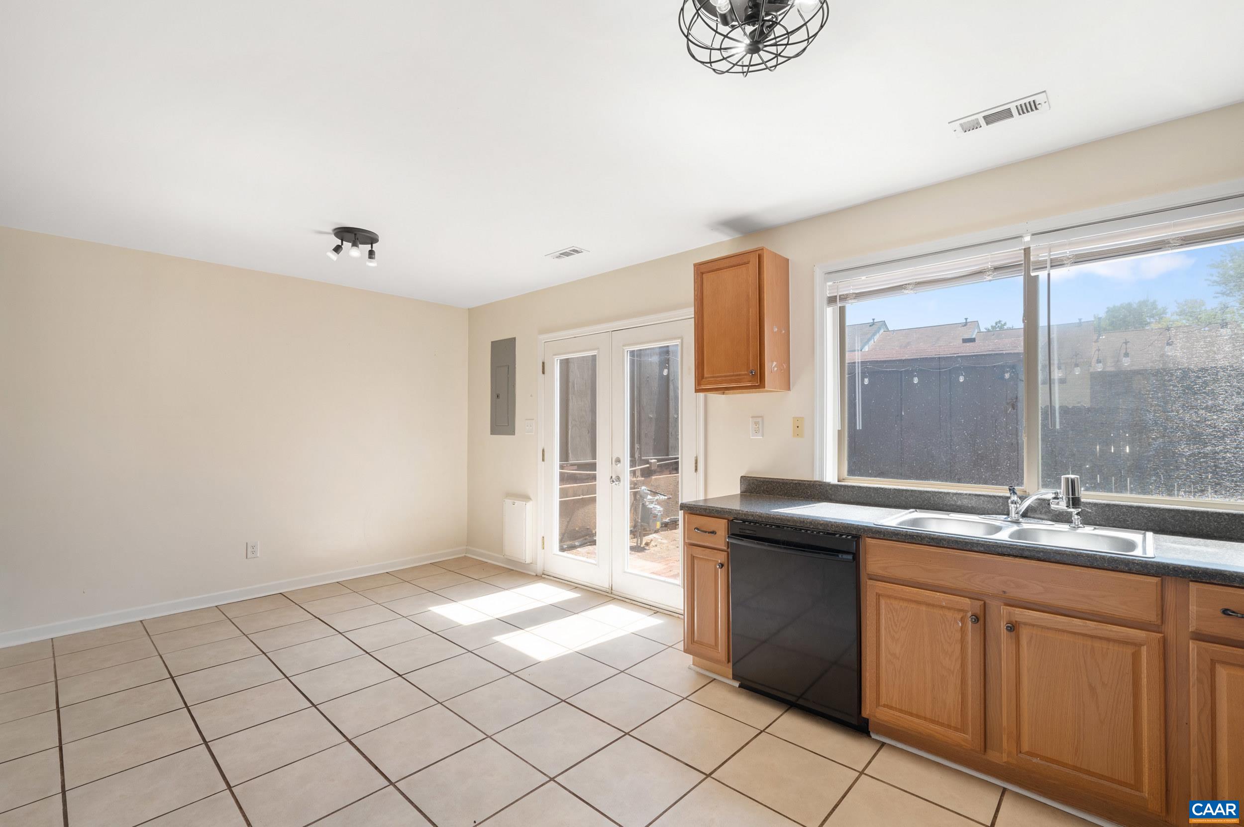 147 WOODLAKE DR, CHARLOTTESVILLE, Virginia 22901, 3 Bedrooms Bedrooms, ,1 BathroomBathrooms,Residential,147 WOODLAKE DR,681684 MLS # 681684 147 WOODLAKE DR, CHARLOTTESVILLE, Virginia 22901, 3 Bedrooms Bedrooms, ,1 BathroomBathrooms,Residential,147 WOODLAKE DR,681684 MLS # 681684