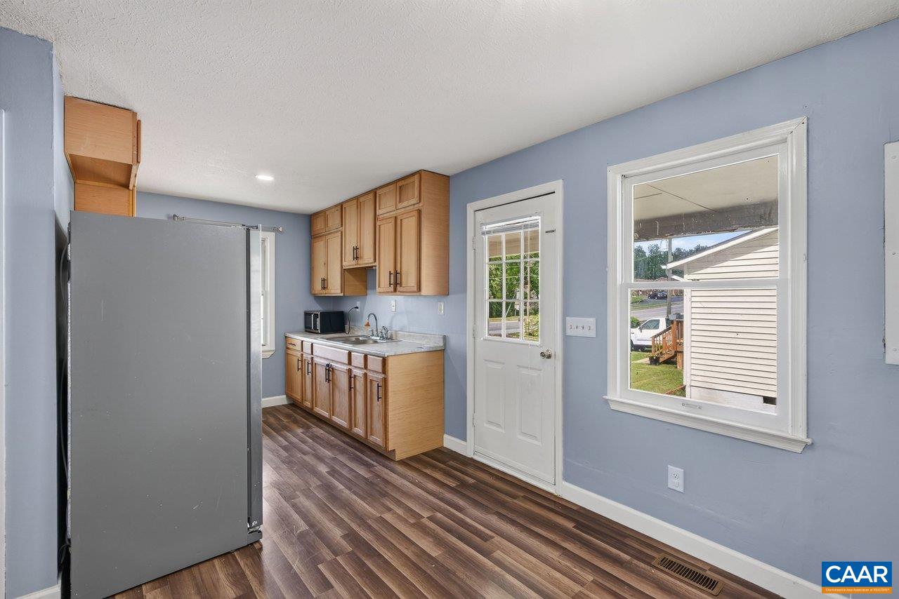 708 KING AVE, WAYNESBORO, Virginia 22980, 3 Bedrooms Bedrooms, ,2 BathroomsBathrooms,Residential,708 KING AVE,681699 MLS # 681699 708 KING AVE, WAYNESBORO, Virginia 22980, 3 Bedrooms Bedrooms, ,2 BathroomsBathrooms,Residential,708 KING AVE,681699 MLS # 681699