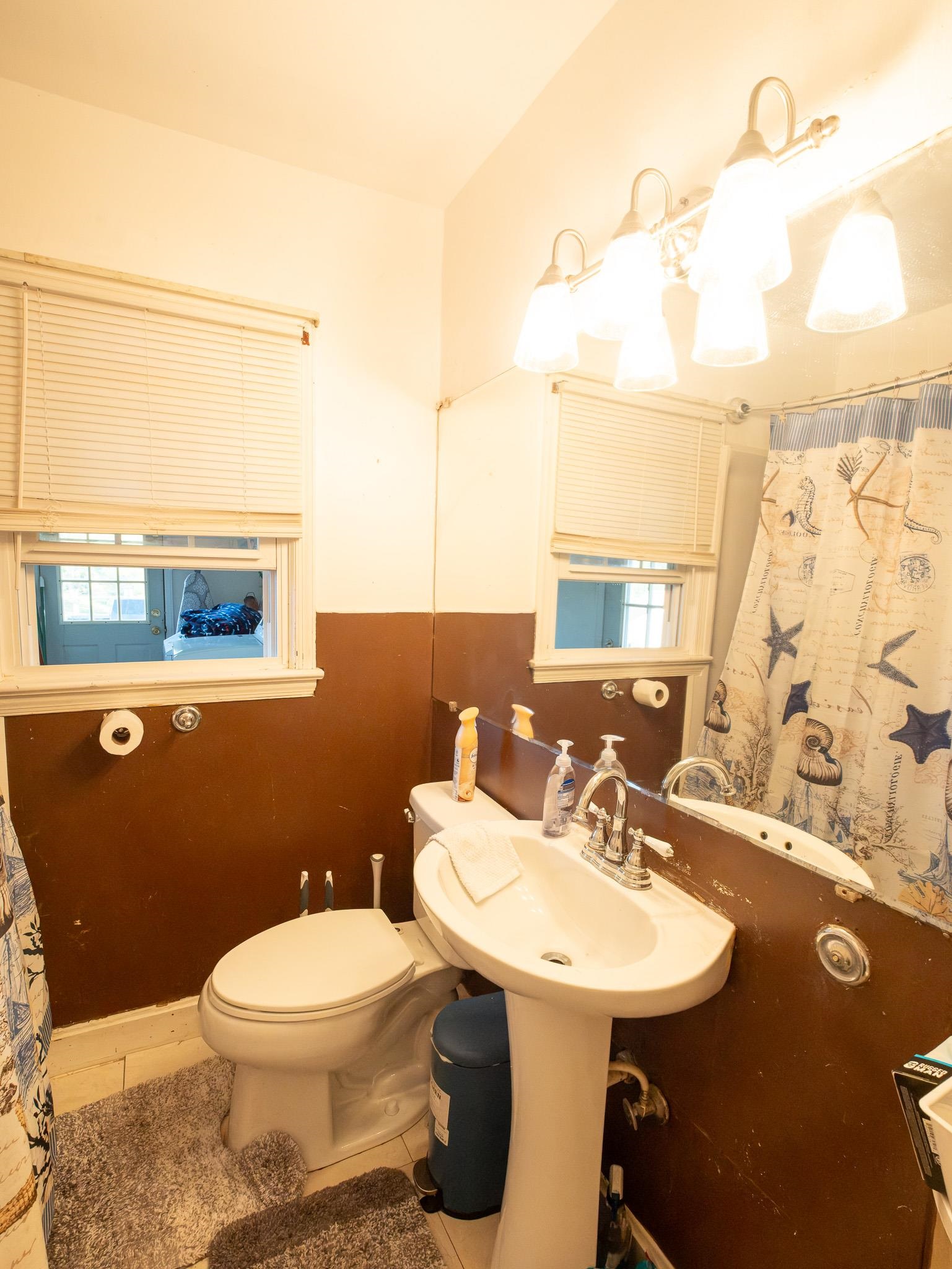 204 LAKE AVE, STAUNTON, Virginia 24401, 3 Bedrooms Bedrooms, ,1 BathroomBathrooms,Residential,204 LAKE AVE,681700 MLS # 681700