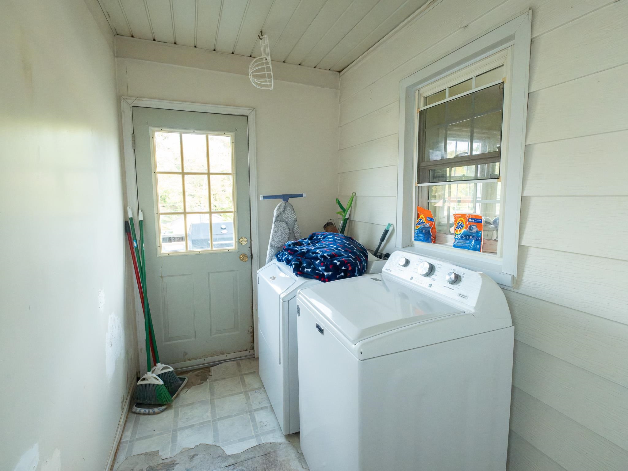 204 LAKE AVE, STAUNTON, Virginia 24401, 3 Bedrooms Bedrooms, ,1 BathroomBathrooms,Residential,204 LAKE AVE,681700 MLS # 681700