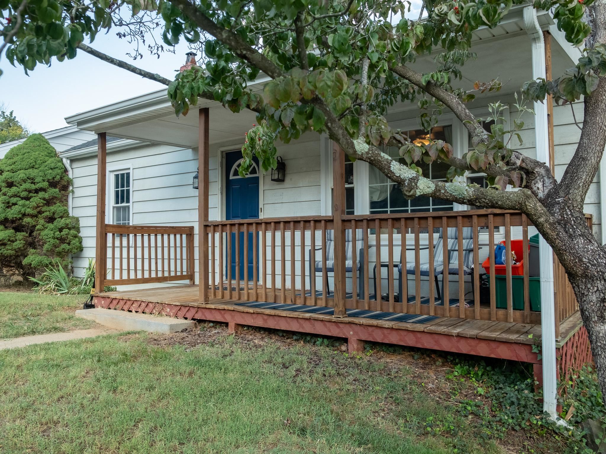 204 LAKE AVE, STAUNTON, Virginia 24401, 3 Bedrooms Bedrooms, ,1 BathroomBathrooms,Residential,204 LAKE AVE,681700 MLS # 681700