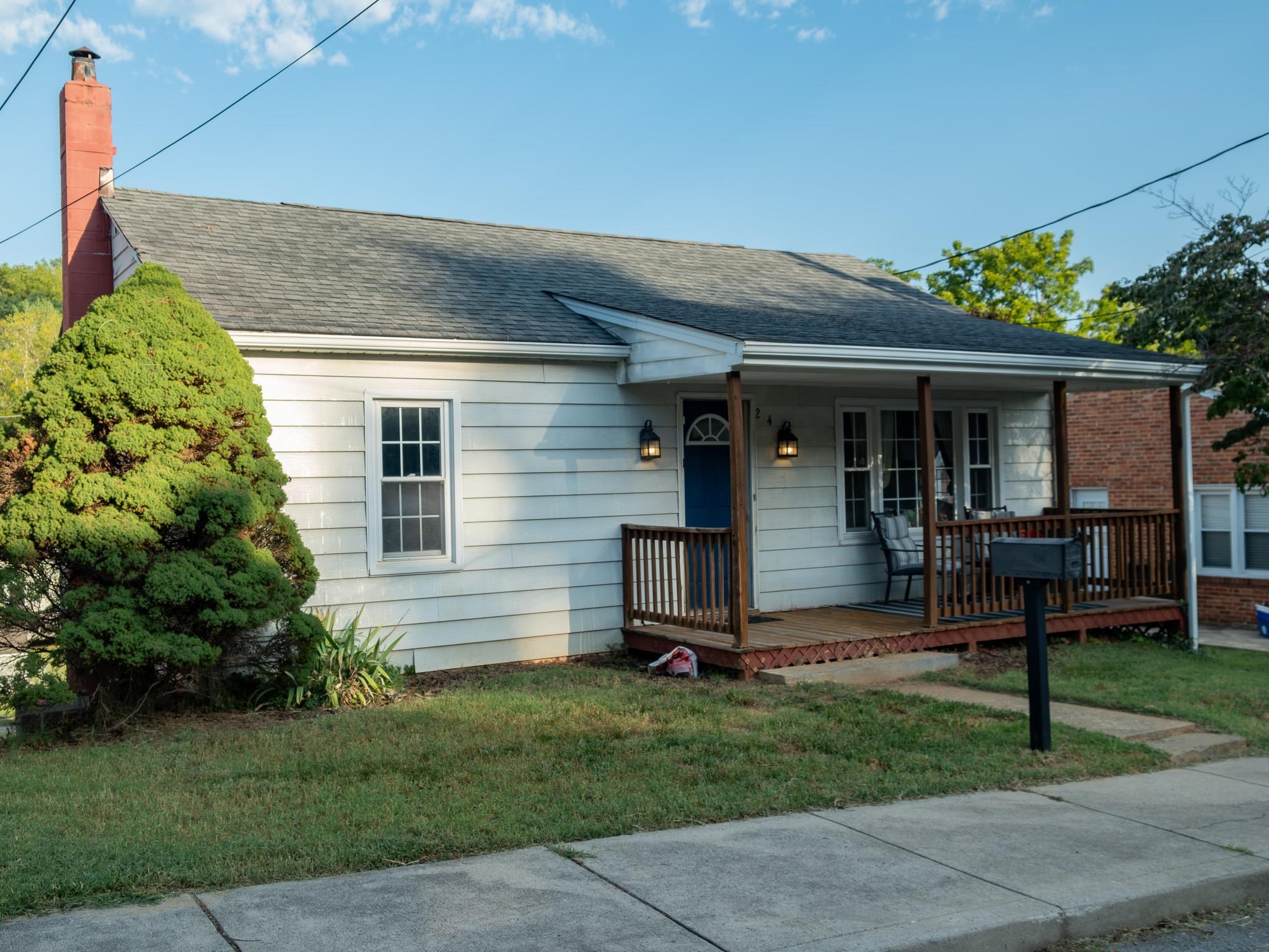 204 LAKE AVE, STAUNTON, Virginia 24401, 3 Bedrooms Bedrooms, ,1 BathroomBathrooms,Residential,204 LAKE AVE,681700 MLS # 681700
