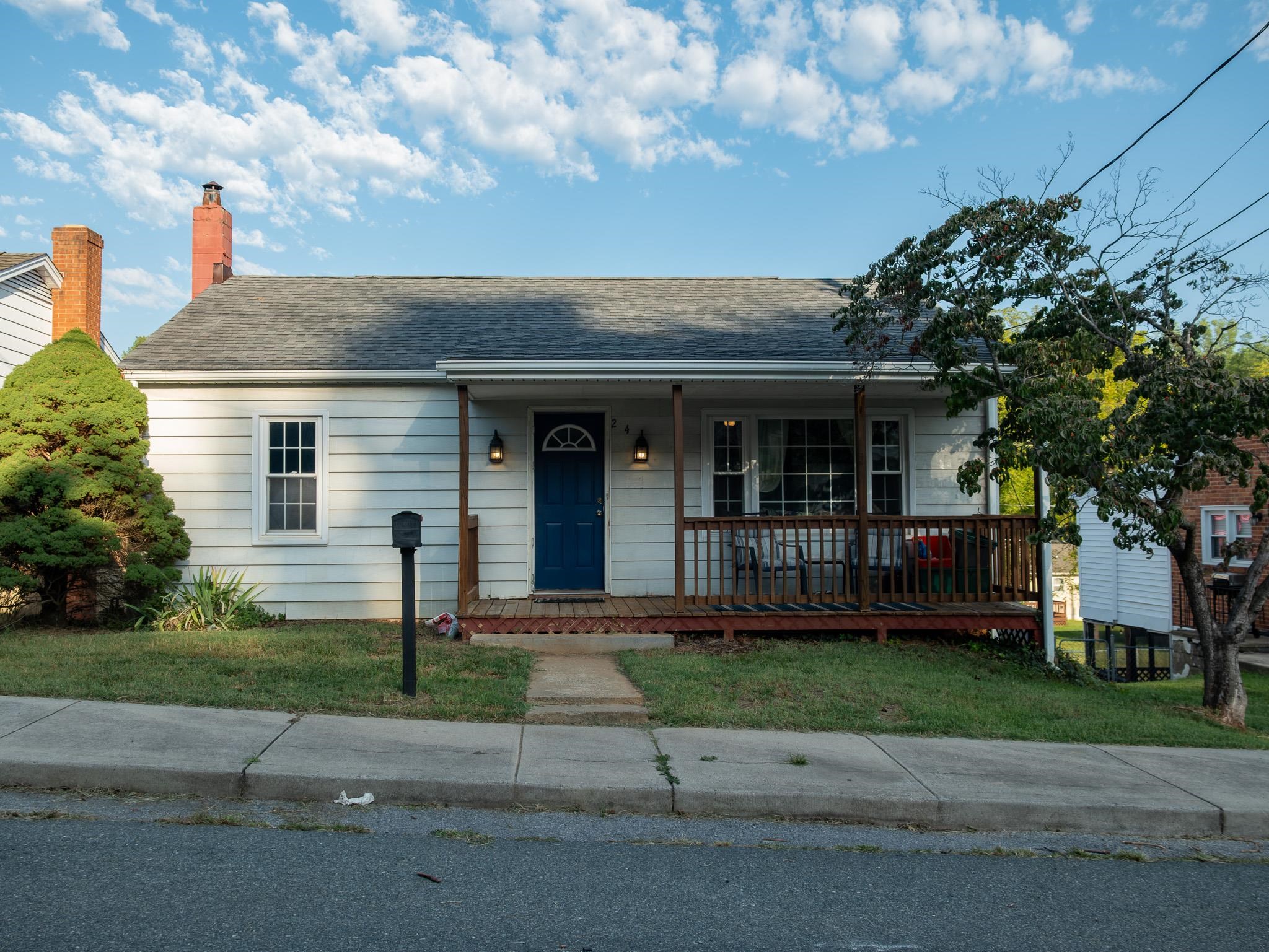 204 LAKE AVE, STAUNTON, Virginia 24401, 3 Bedrooms Bedrooms, ,1 BathroomBathrooms,Residential,204 LAKE AVE,681700 MLS # 681700