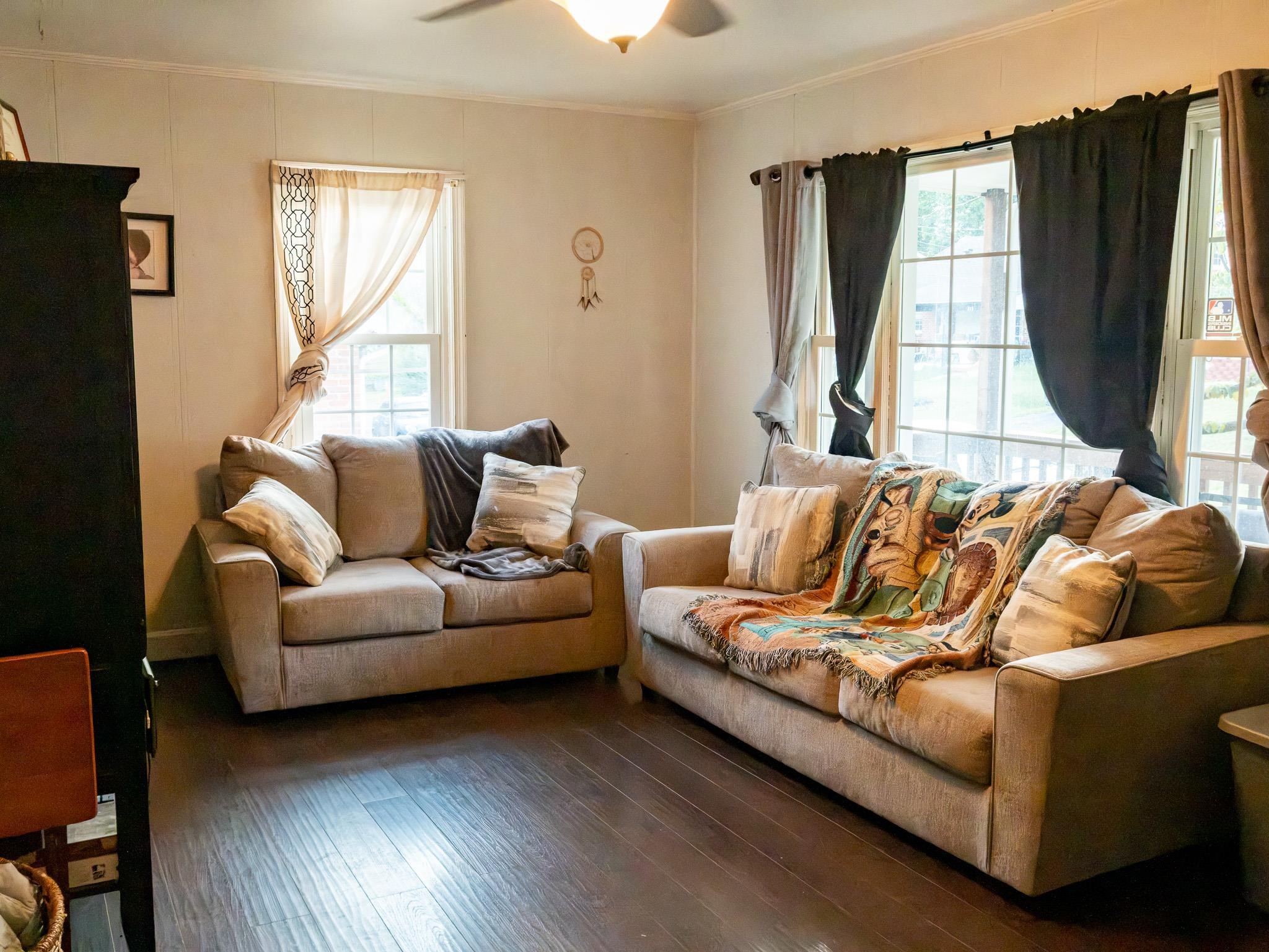 204 LAKE AVE, STAUNTON, Virginia 24401, 3 Bedrooms Bedrooms, ,1 BathroomBathrooms,Residential,204 LAKE AVE,681700 MLS # 681700
