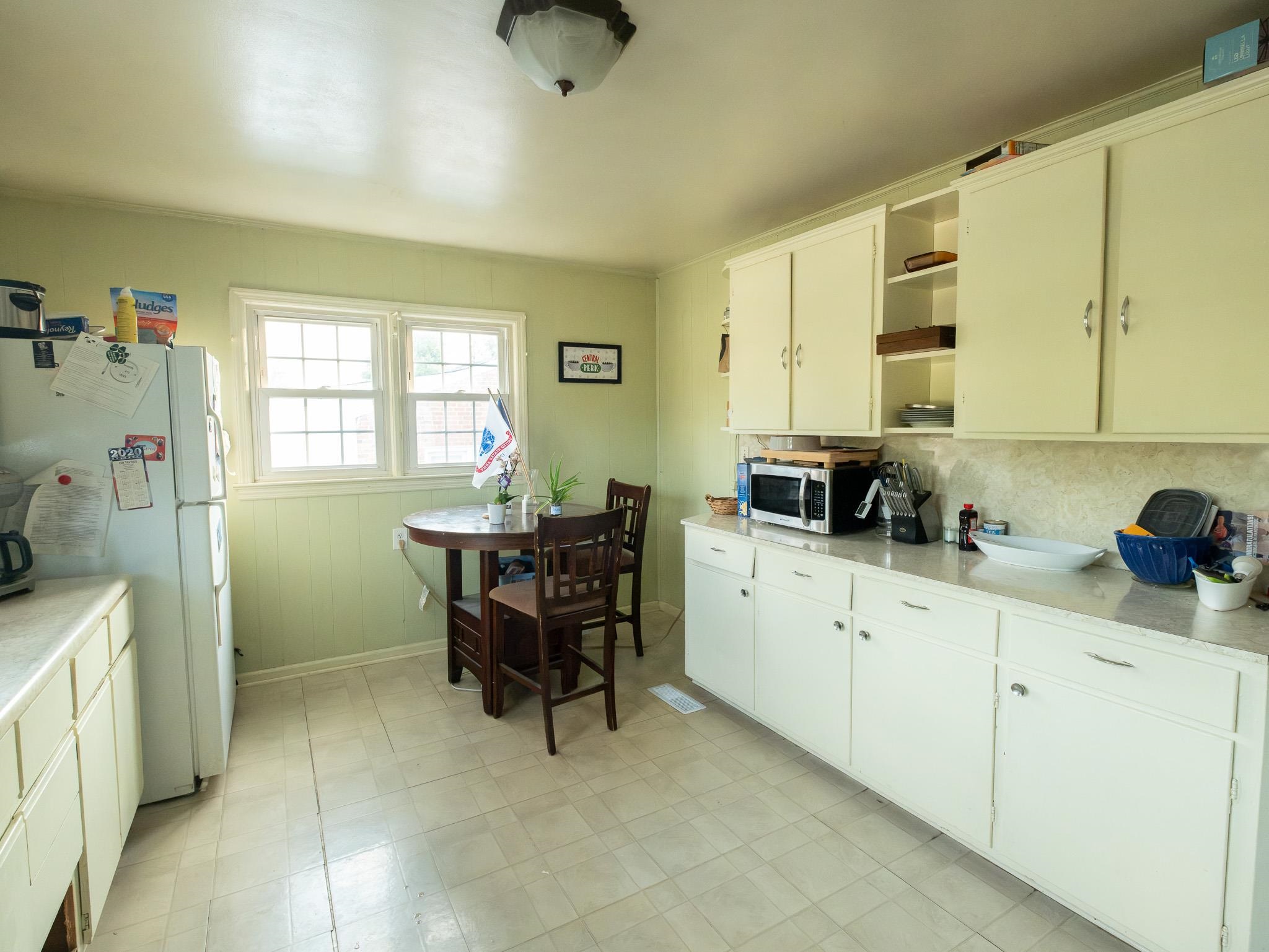 204 LAKE AVE, STAUNTON, Virginia 24401, 3 Bedrooms Bedrooms, ,1 BathroomBathrooms,Residential,204 LAKE AVE,681700 MLS # 681700