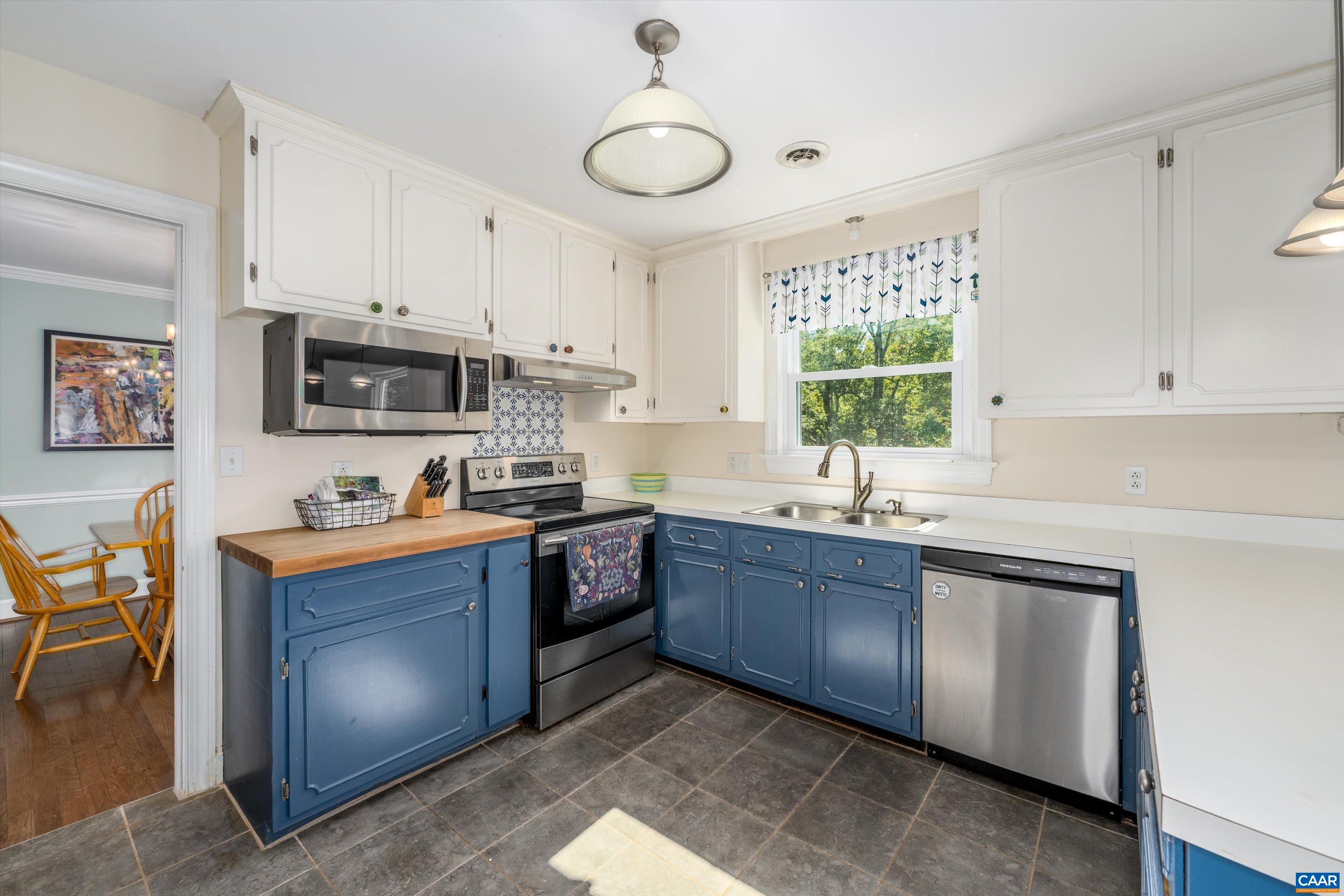 2606 HUNTINGTON RD, CHARLOTTESVILLE, Virginia 22901, 5 Bedrooms Bedrooms, ,3 BathroomsBathrooms,Residential,2606 HUNTINGTON RD,681661 MLS # 681661