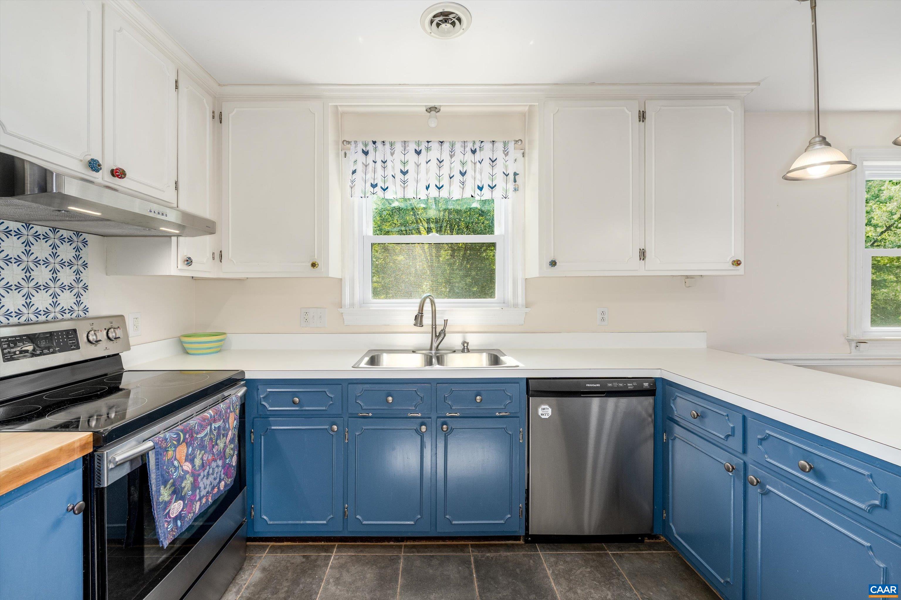 2606 HUNTINGTON RD, CHARLOTTESVILLE, Virginia 22901, 5 Bedrooms Bedrooms, ,3 BathroomsBathrooms,Residential,2606 HUNTINGTON RD,681661 MLS # 681661