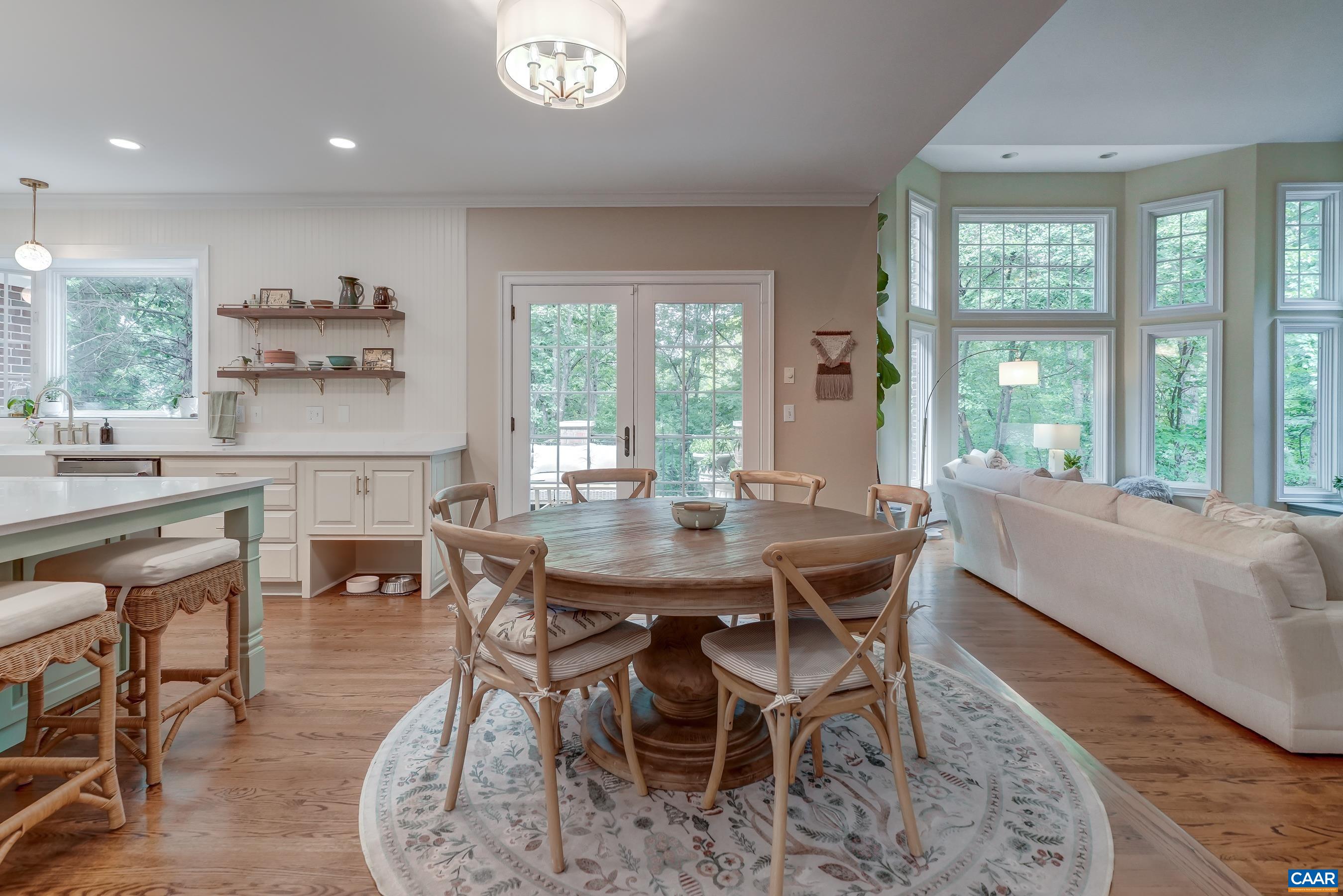 Eat-in breakfast area for casual meals. Eat-in breakfast area for casual meals.
