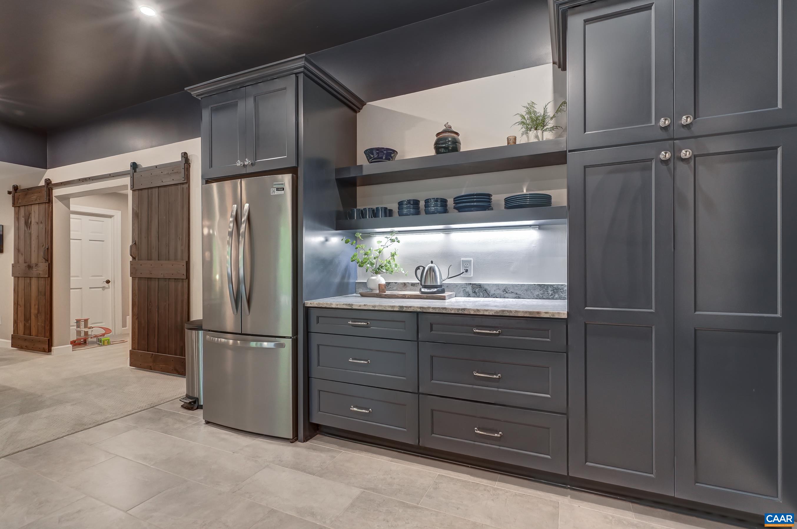 Stunning full kitchen. Stunning full kitchen.