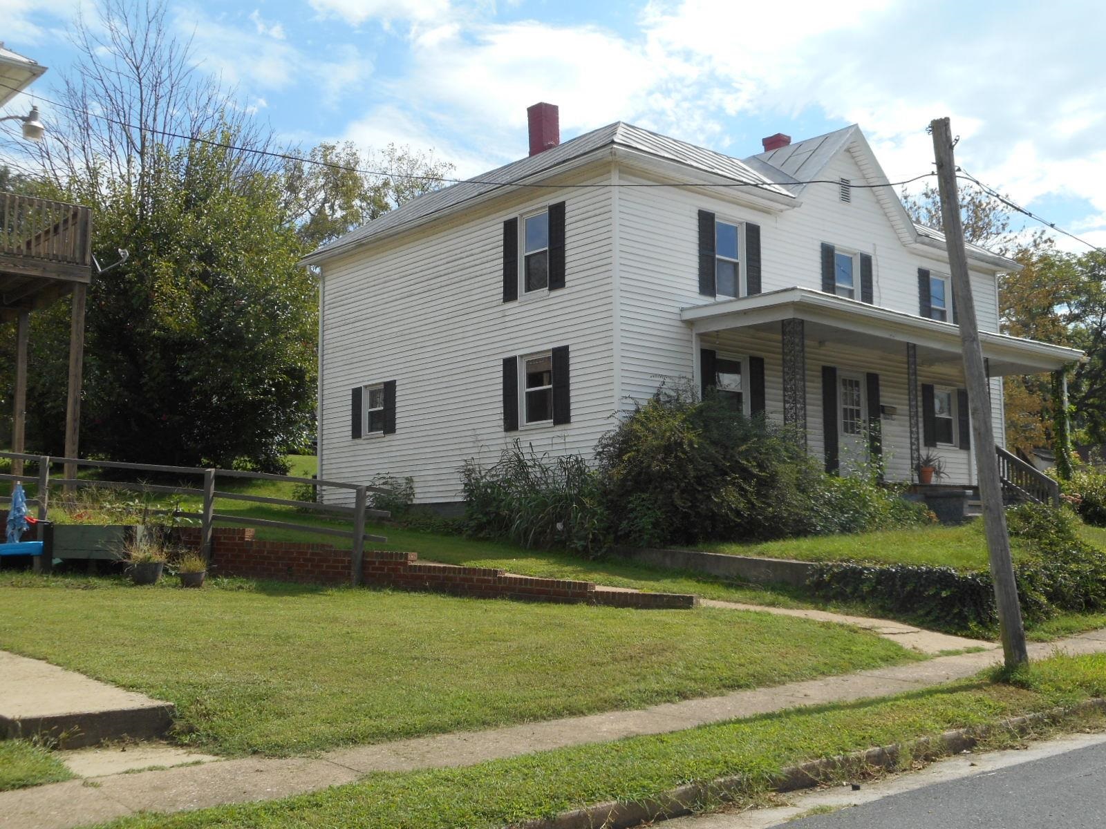 312 FIRST ST, SHENANDOAH, Virginia 22849, 4 Bedrooms Bedrooms, ,2 BathroomsBathrooms,Residential,Byler 1988,312 FIRST ST,681770 MLS # 681770
