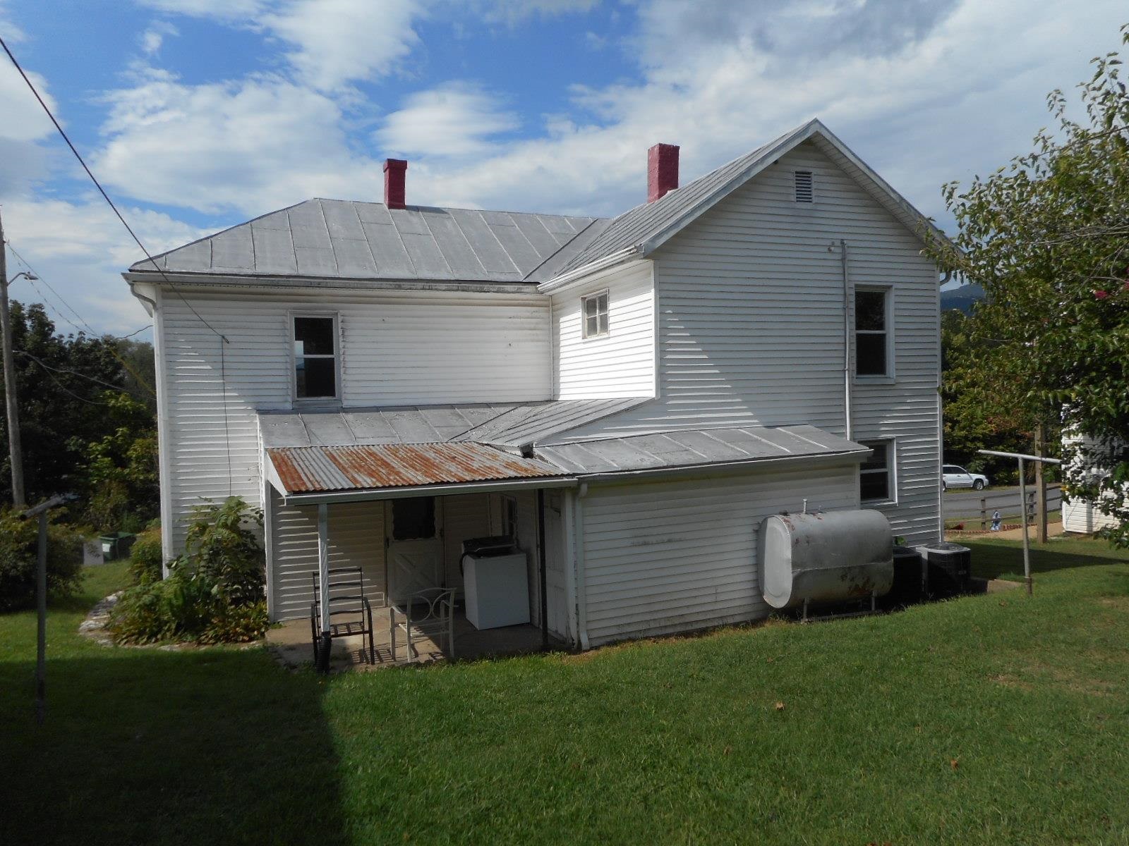 312 FIRST ST, SHENANDOAH, Virginia 22849, 4 Bedrooms Bedrooms, ,2 BathroomsBathrooms,Residential,Byler 1988,312 FIRST ST,681770 MLS # 681770