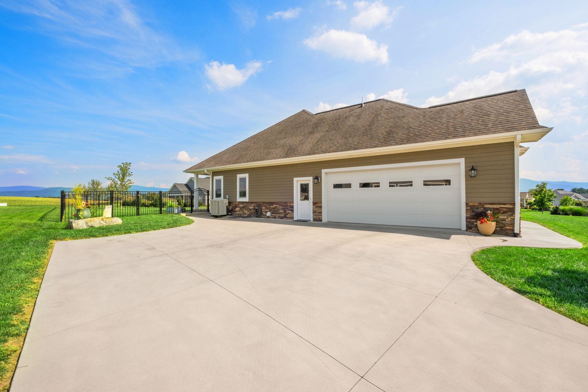 10100 DALMATIAN DR, MCGAHEYSVILLE, Virginia 22840, 5 Bedrooms Bedrooms, ,4 BathroomsBathrooms,Residential,10100 DALMATIAN DR,681630 MLS # 681630 10100 DALMATIAN DR, MCGAHEYSVILLE, Virginia 22840, 5 Bedrooms Bedrooms, ,4 BathroomsBathrooms,Residential,10100 DALMATIAN DR,681630 MLS # 681630