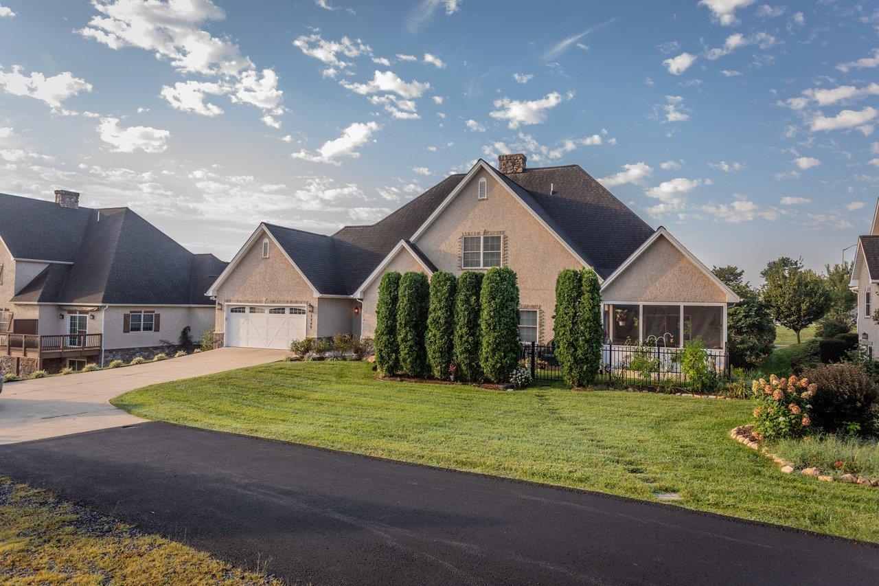 1744 HERITAGE ESTATES CIR, HARRISONBURG, Virginia 22801, 3 Bedrooms Bedrooms, ,3 BathroomsBathrooms,Residential,1744 HERITAGE ESTATES CIR,681664 MLS # 681664 1744 HERITAGE ESTATES CIR, HARRISONBURG, Virginia 22801, 3 Bedrooms Bedrooms, ,3 BathroomsBathrooms,Residential,1744 HERITAGE ESTATES CIR,681664 MLS # 681664