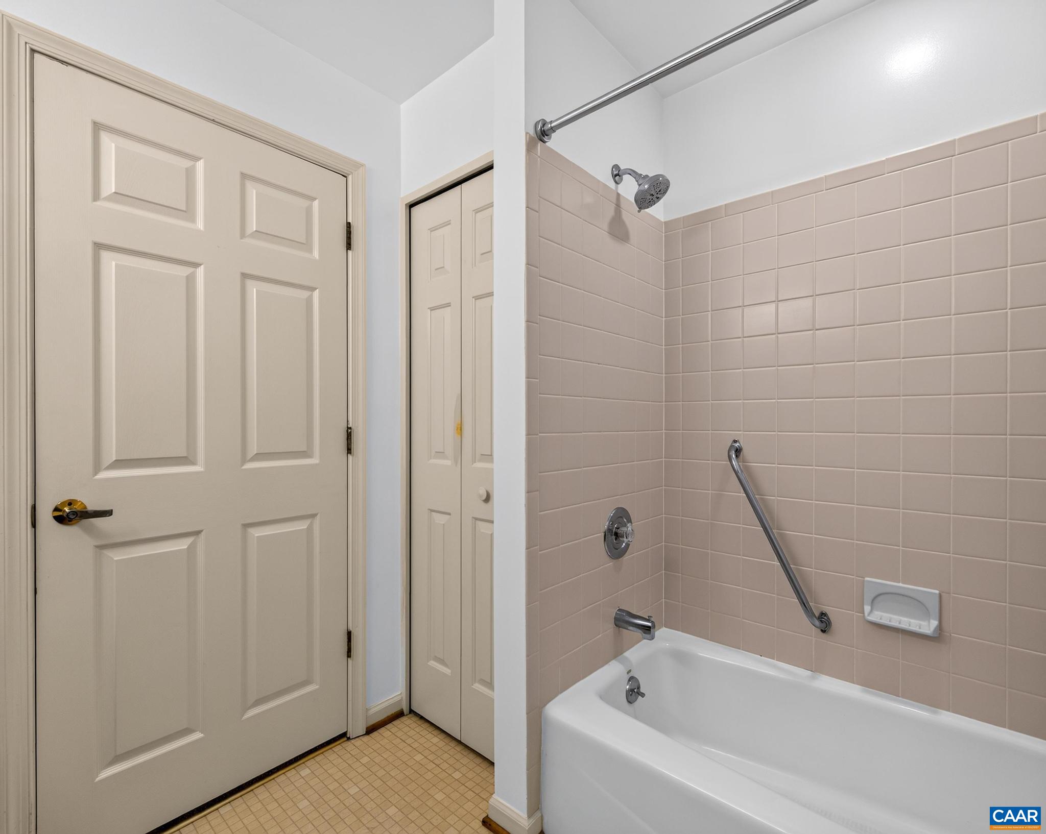 1325 BRANCHLANDS DR, CHARLOTTESVILLE, Virginia 22901, 2 Bedrooms Bedrooms, ,2 BathroomsBathrooms,Residential,The Bolton Building,1325 BRANCHLANDS DR,681759 MLS # 681759 1325 BRANCHLANDS DR, CHARLOTTESVILLE, Virginia 22901, 2 Bedrooms Bedrooms, ,2 BathroomsBathrooms,Residential,The Bolton Building,1325 BRANCHLANDS DR,681759 MLS # 681759