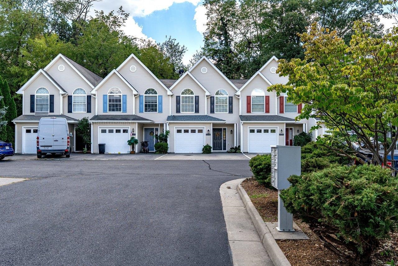 1092 OAKDALE CT, ROCKINGHAM, Virginia 22801, 3 Bedrooms Bedrooms, ,2 BathroomsBathrooms,Residential,1092 OAKDALE CT,681812 MLS # 681812