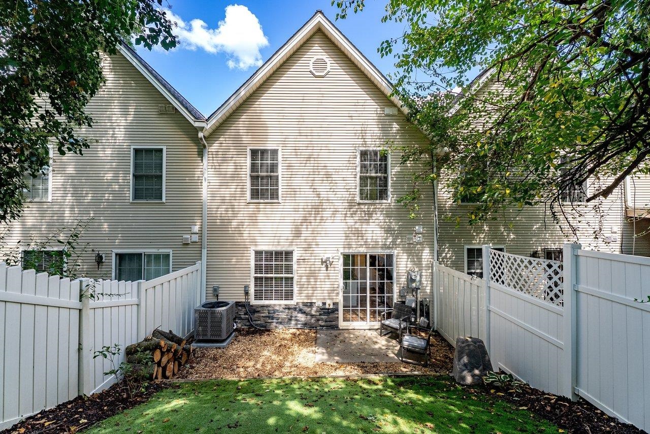1092 OAKDALE CT, ROCKINGHAM, Virginia 22801, 3 Bedrooms Bedrooms, ,2 BathroomsBathrooms,Residential,1092 OAKDALE CT,681812 MLS # 681812